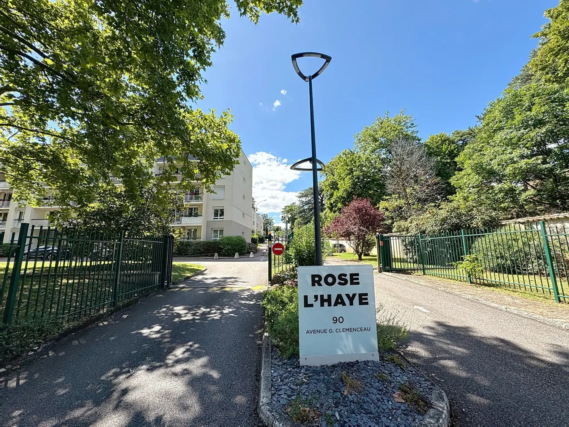 Vente appartement T4 de 72 m² à Saint Genis Laval avec balcon, cave et parking 