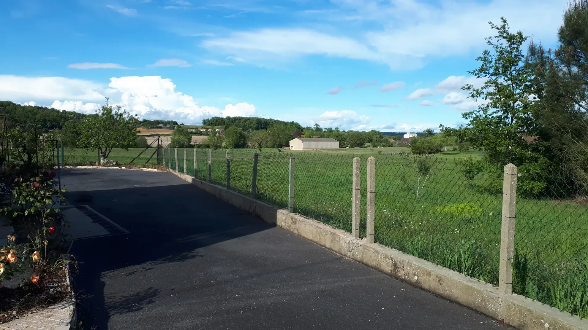 Maison familiale de 90m² à Coussay les Bois, terrain de 1735m², rénovée et isolée 