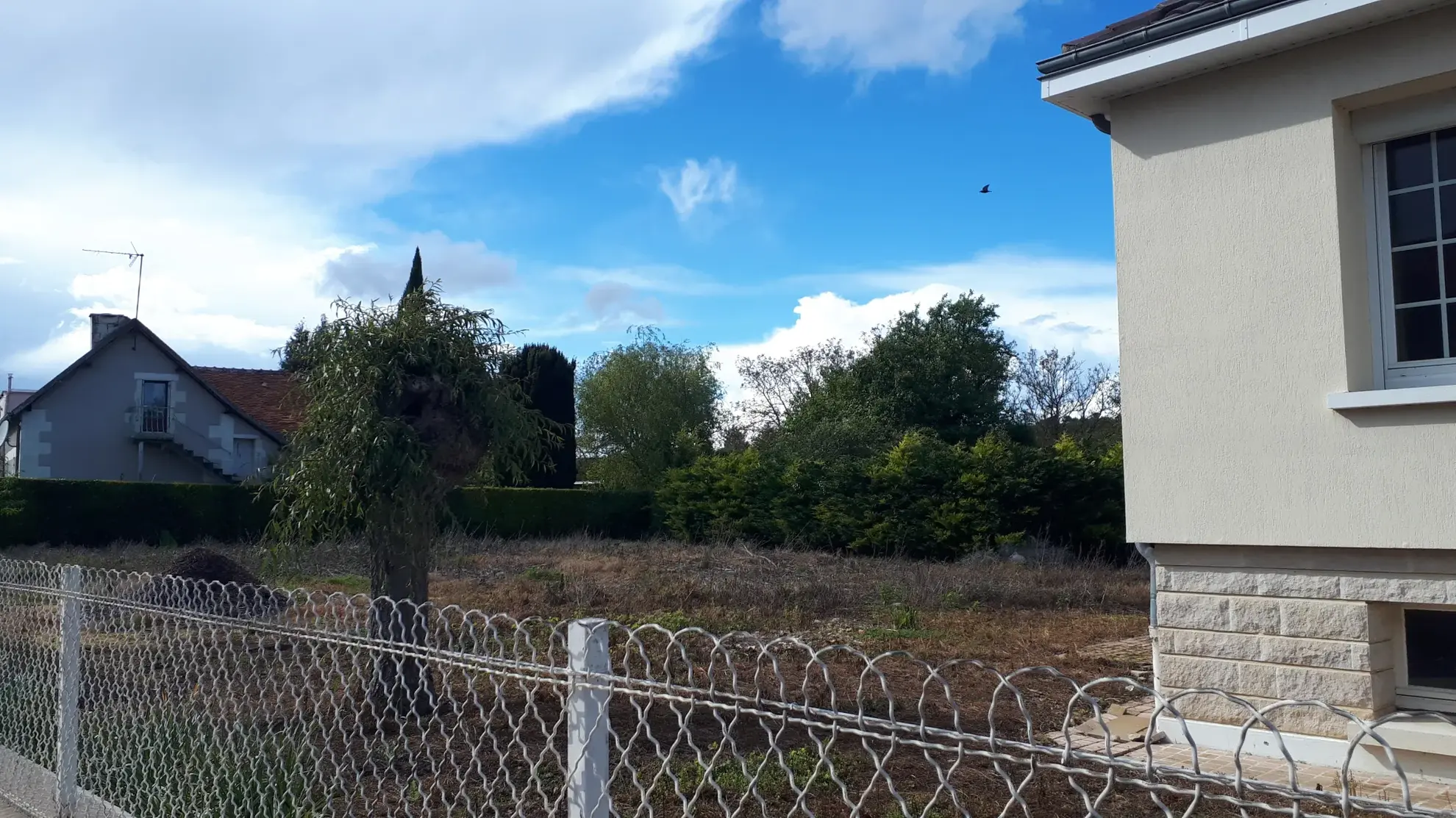 Maison familiale de 90m² à Coussay les Bois, terrain de 1735m², rénovée et isolée 