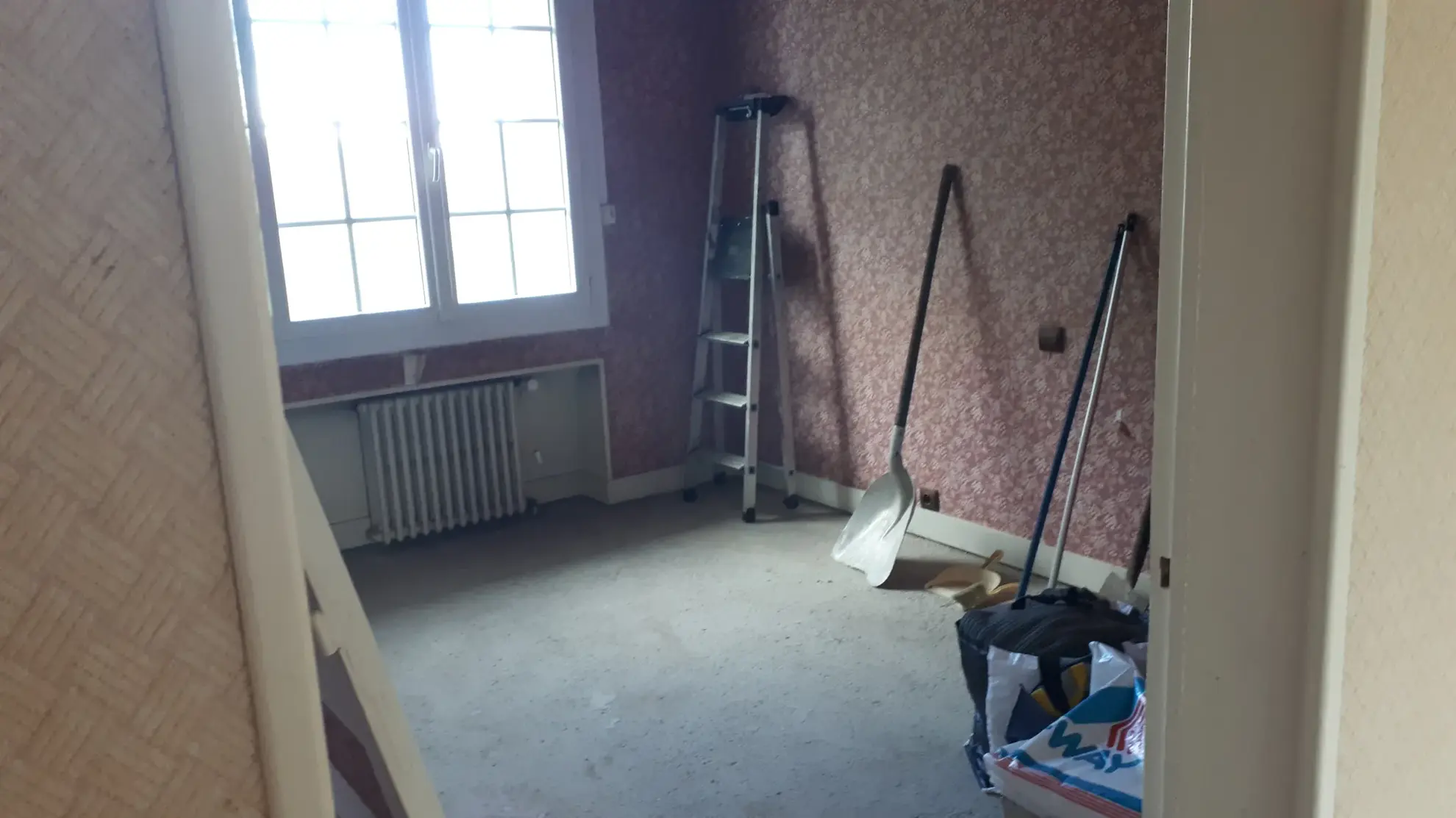 Maison familiale de 90m² à Coussay les Bois, terrain de 1735m², rénovée et isolée 