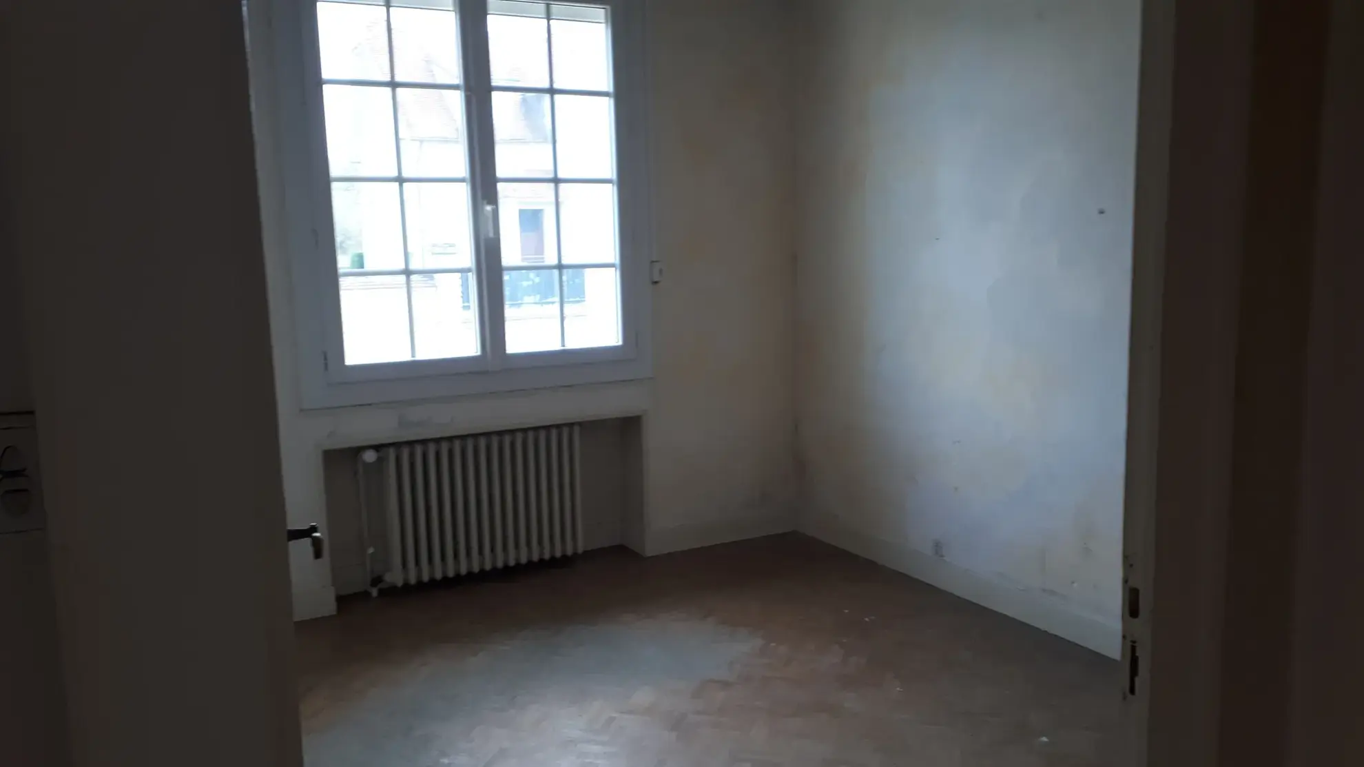 Maison familiale de 90m² à Coussay les Bois, terrain de 1735m², rénovée et isolée 