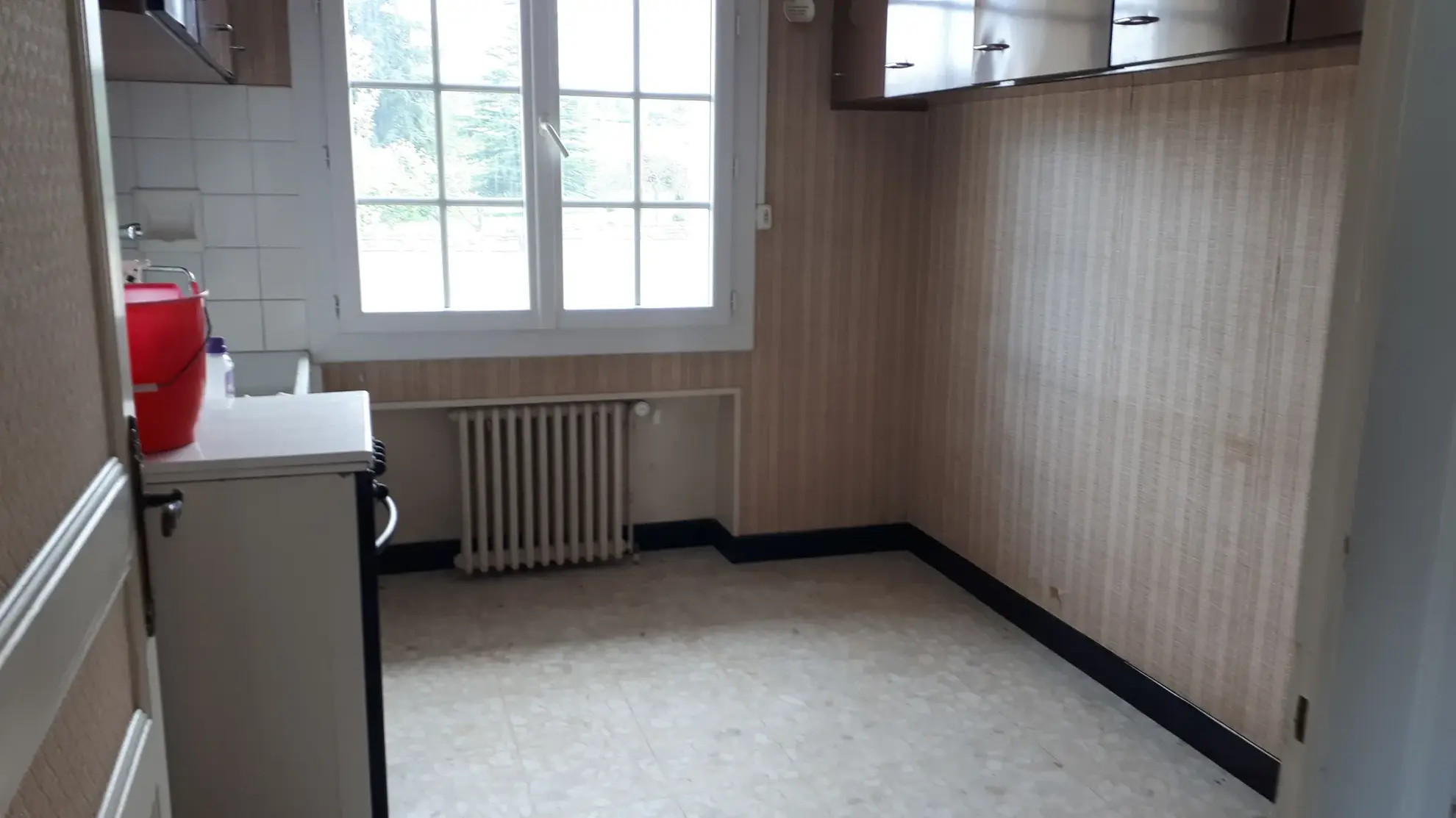 Maison familiale de 90m² à Coussay les Bois, terrain de 1735m², rénovée et isolée 