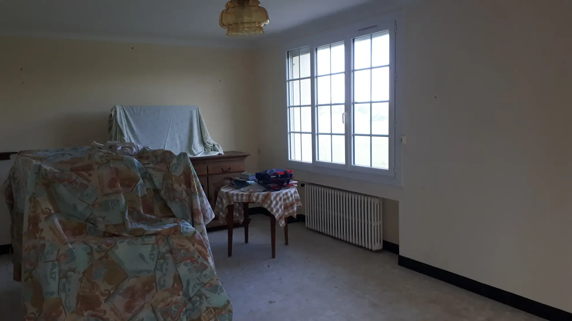 Maison familiale de 90m² à Coussay les Bois, terrain de 1735m², rénovée et isolée 