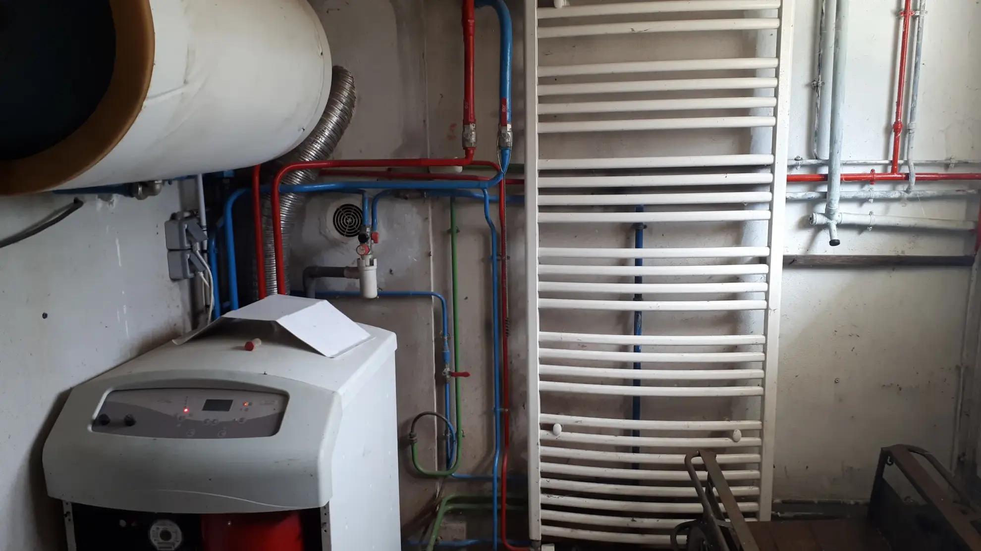 Maison familiale de 90m² à Coussay les Bois, terrain de 1735m², rénovée et isolée 