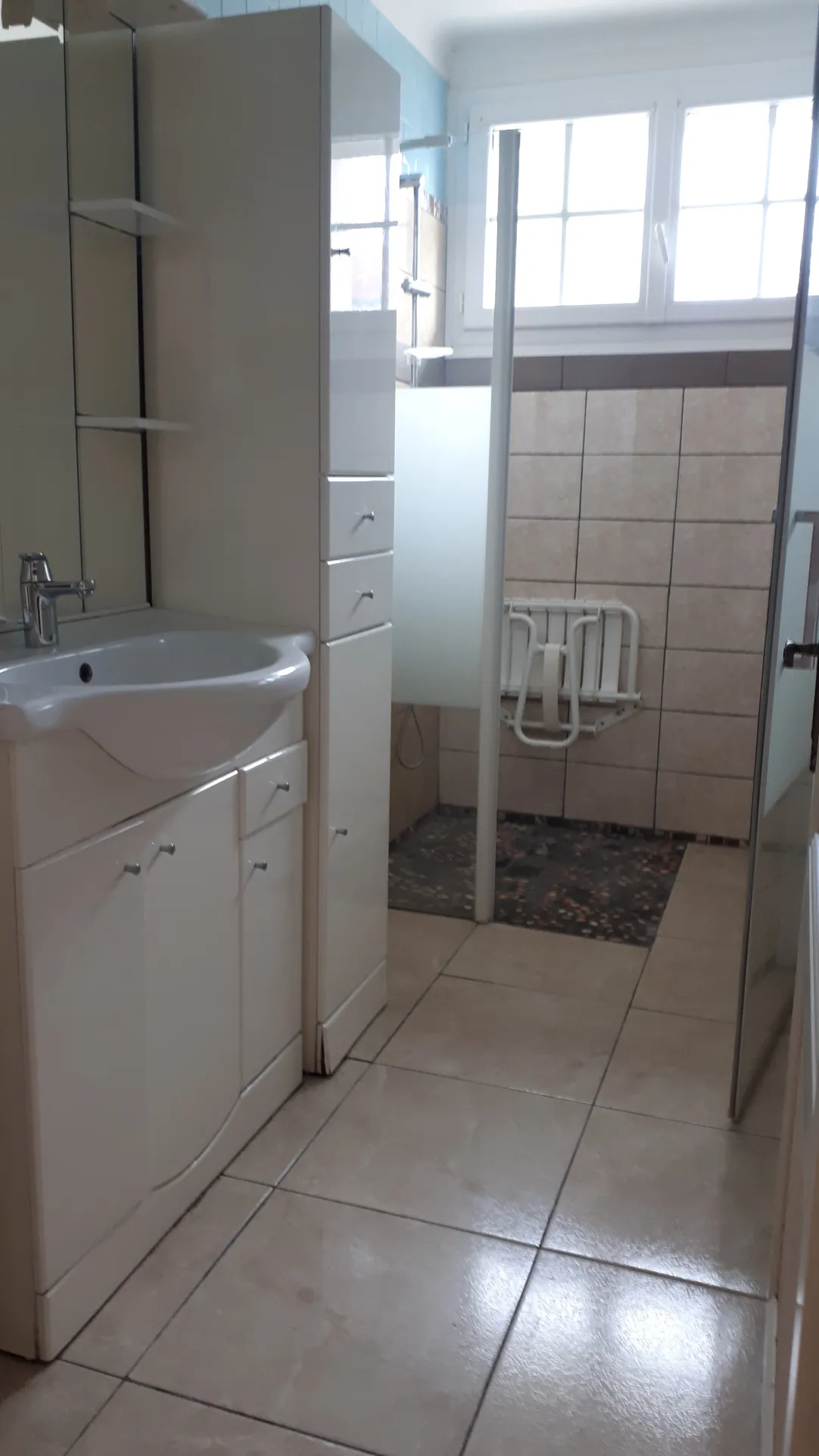 Maison familiale de 90m² à Coussay les Bois, terrain de 1735m², rénovée et isolée 