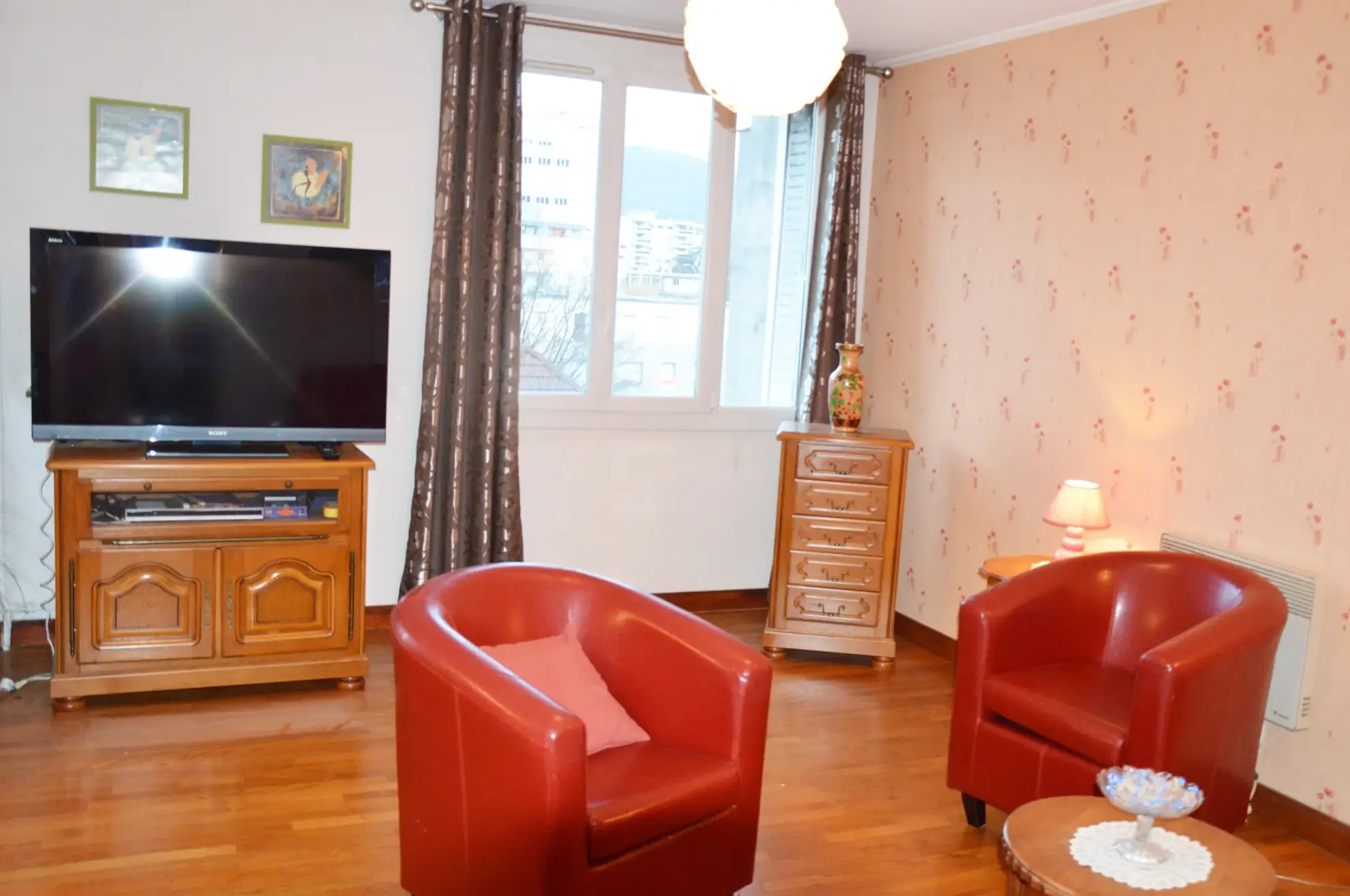 Spacieux appartement T3 traversant de 88 m² à Grenoble, avec cave et balcon 