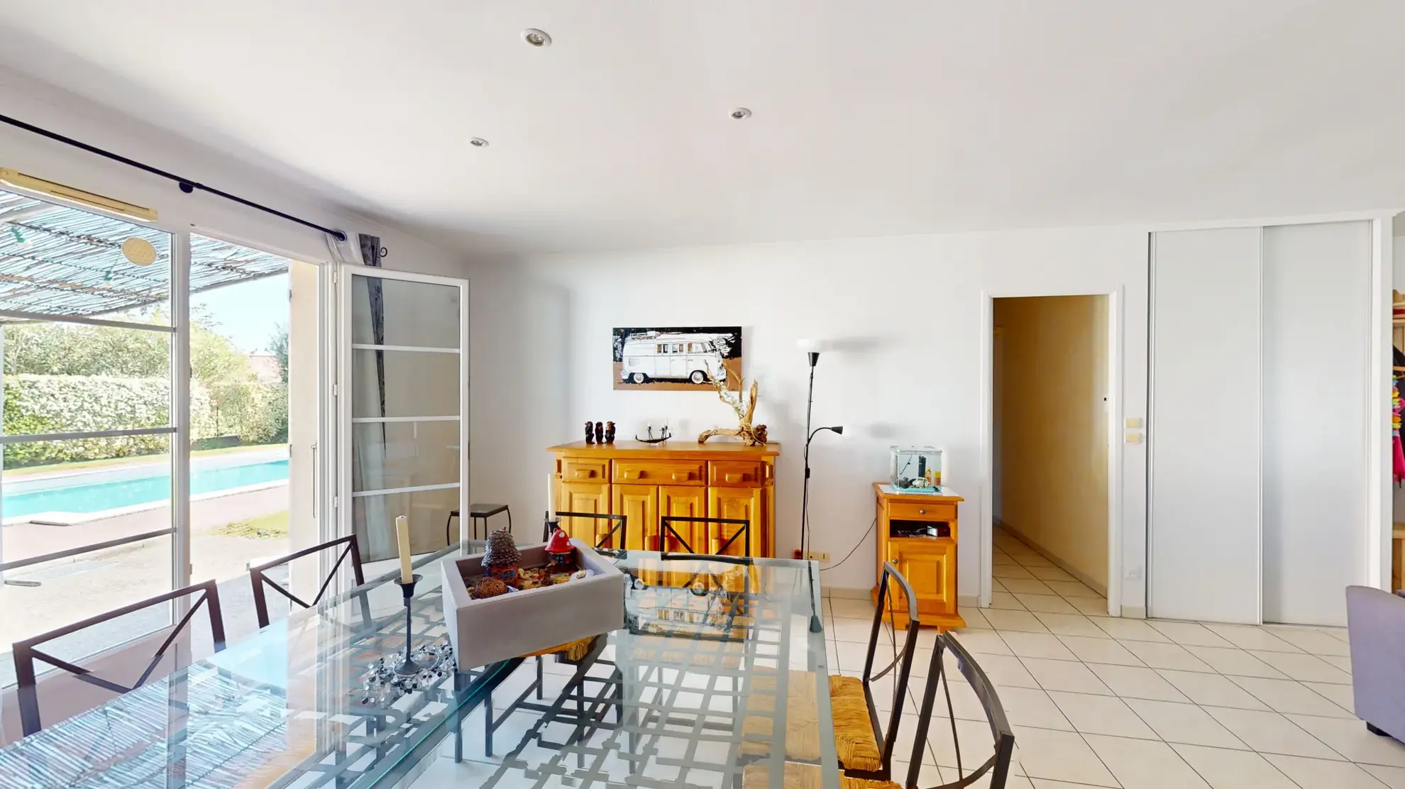 Magnifique villa 4 pièces avec piscine et 3 garages à vendre à Noé 