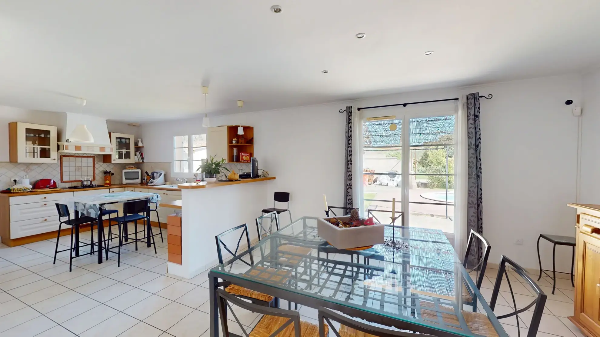 Magnifique villa 4 pièces avec piscine et 3 garages à vendre à Noé 