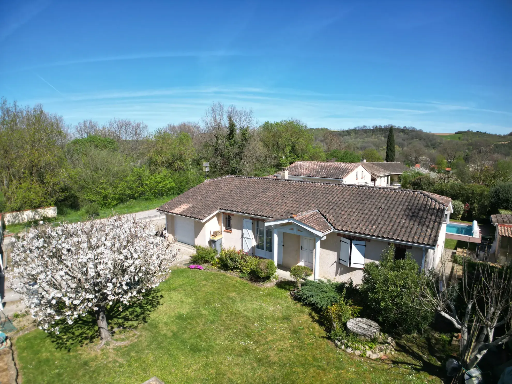 Magnifique villa 4 pièces avec piscine et 3 garages à vendre à Noé 