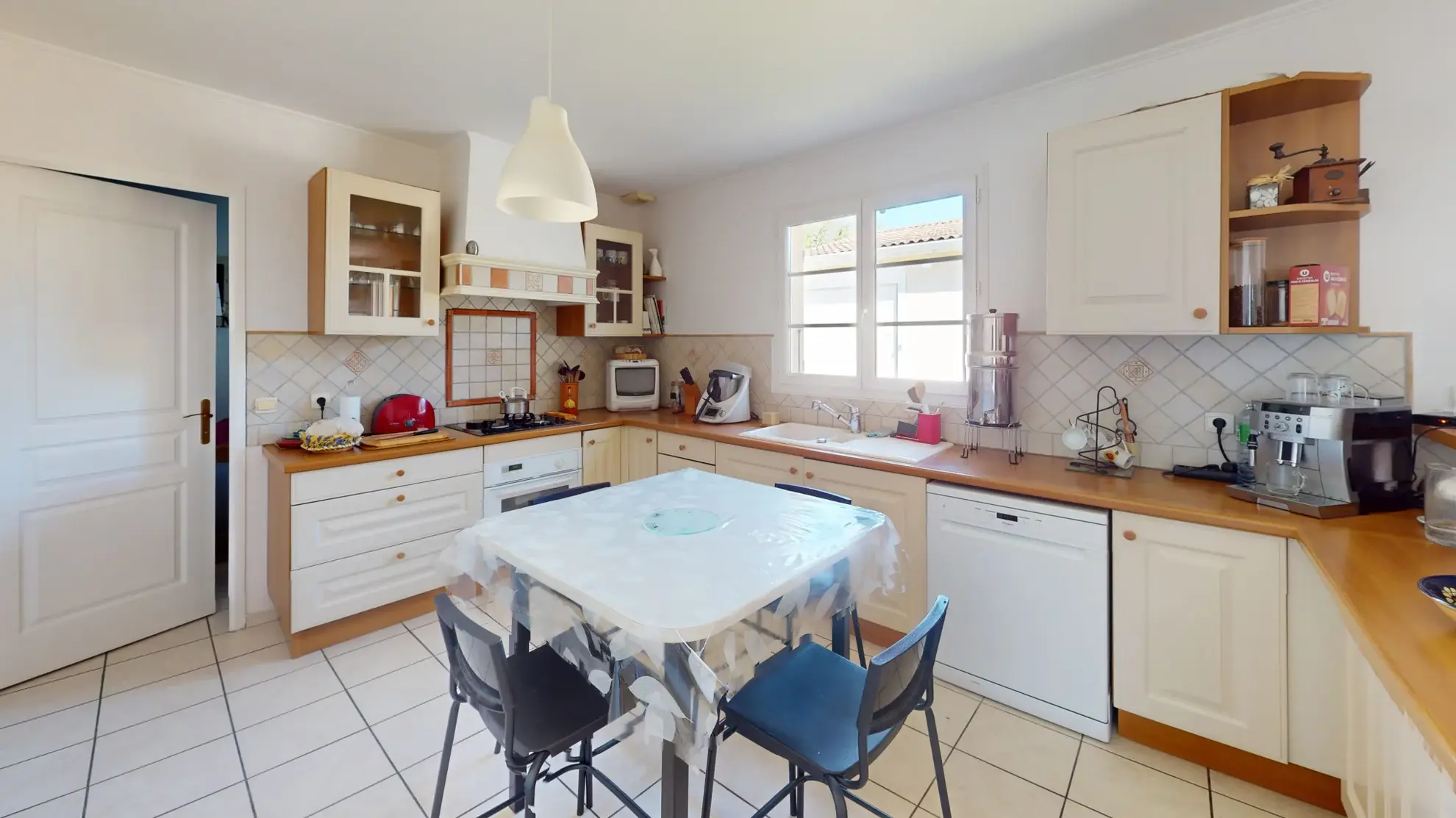 Magnifique villa 4 pièces avec piscine et 3 garages à vendre à Noé 