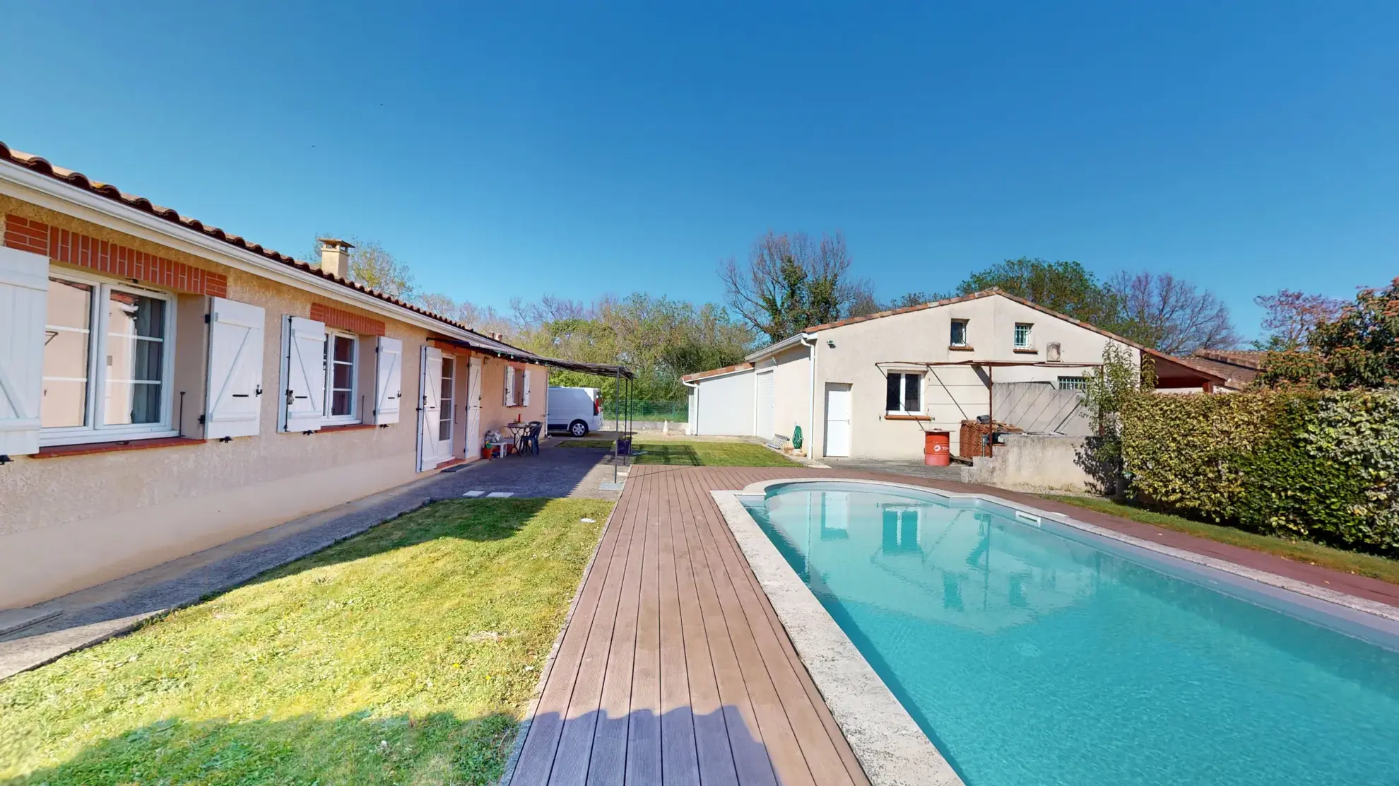 Magnifique villa 4 pièces avec piscine et 3 garages à vendre à Noé 