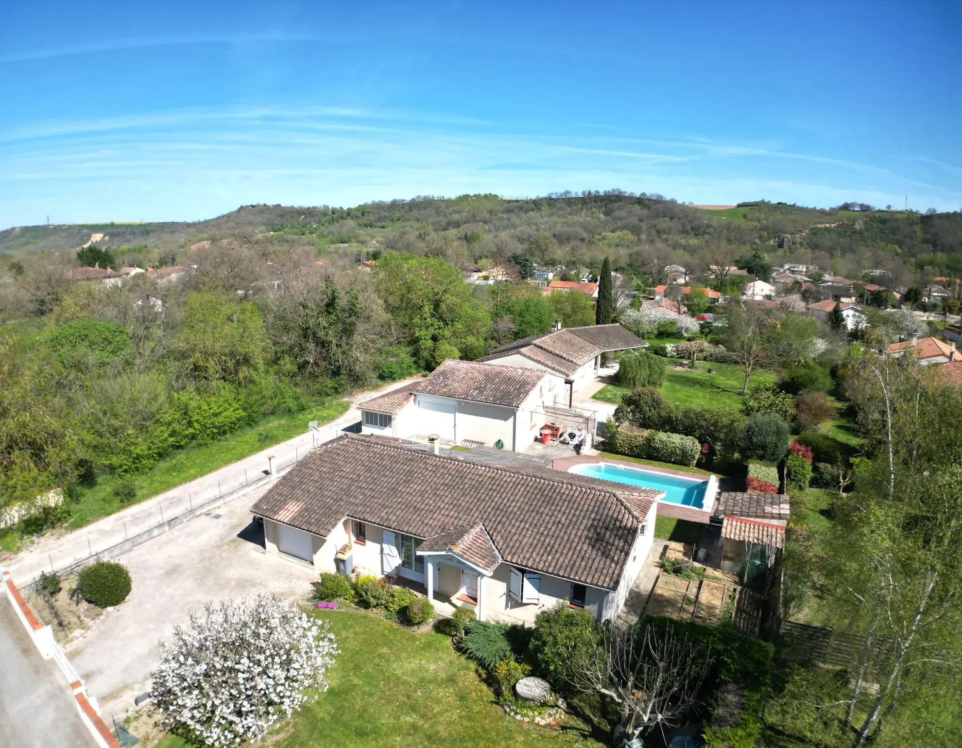 Magnifique villa 4 pièces avec piscine et 3 garages à vendre à Noé 
