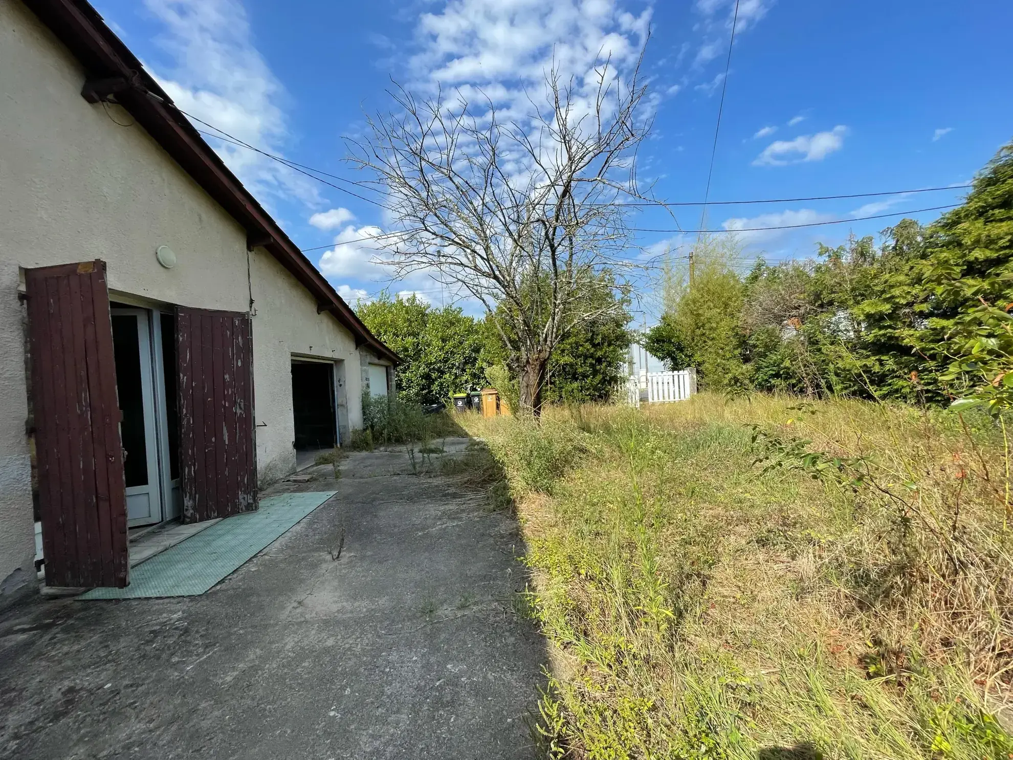 Maison à rénover de 120 m² avec jardin à Coutras, proche commodités 