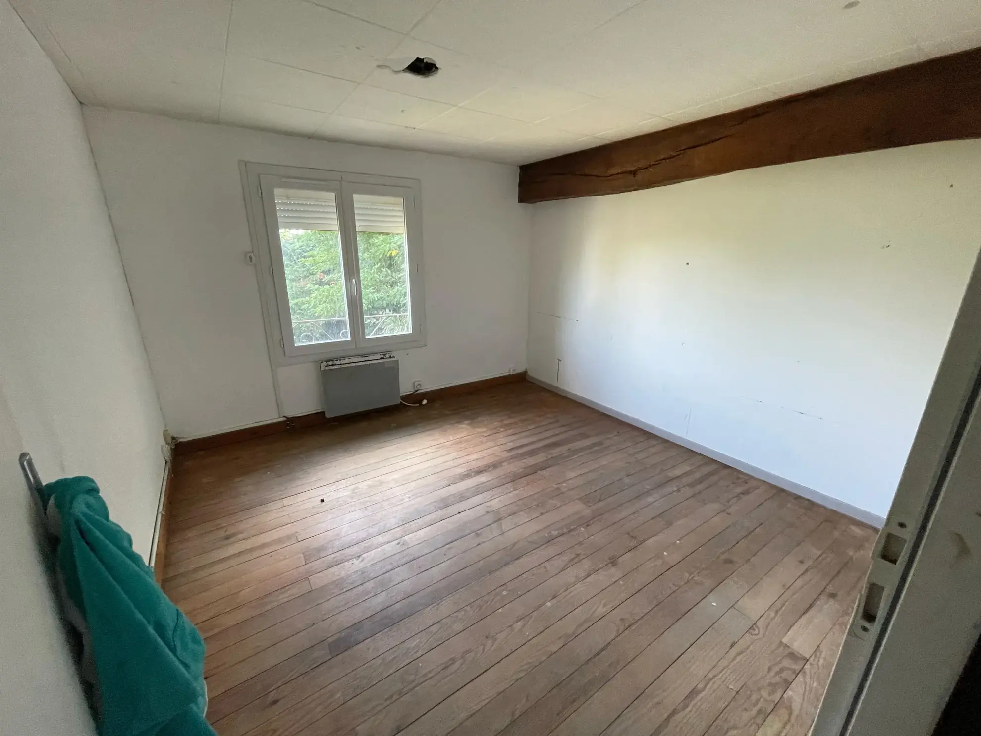 Maison à rénover de 120 m² avec jardin à Coutras, proche commodités 