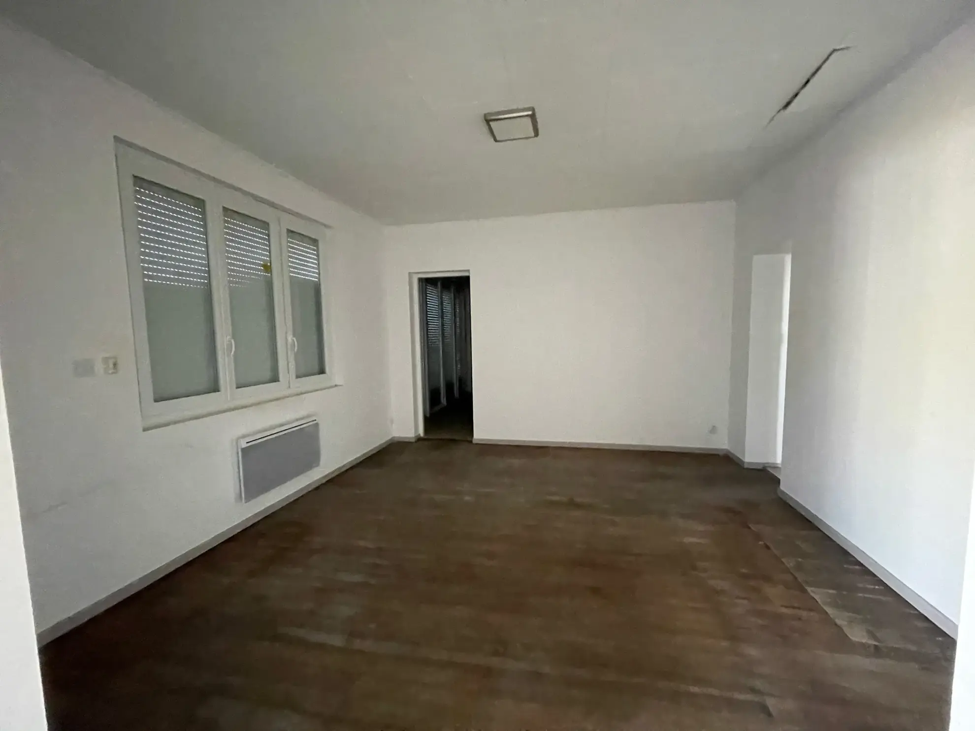 Maison à rénover de 120 m² avec jardin à Coutras, proche commodités 