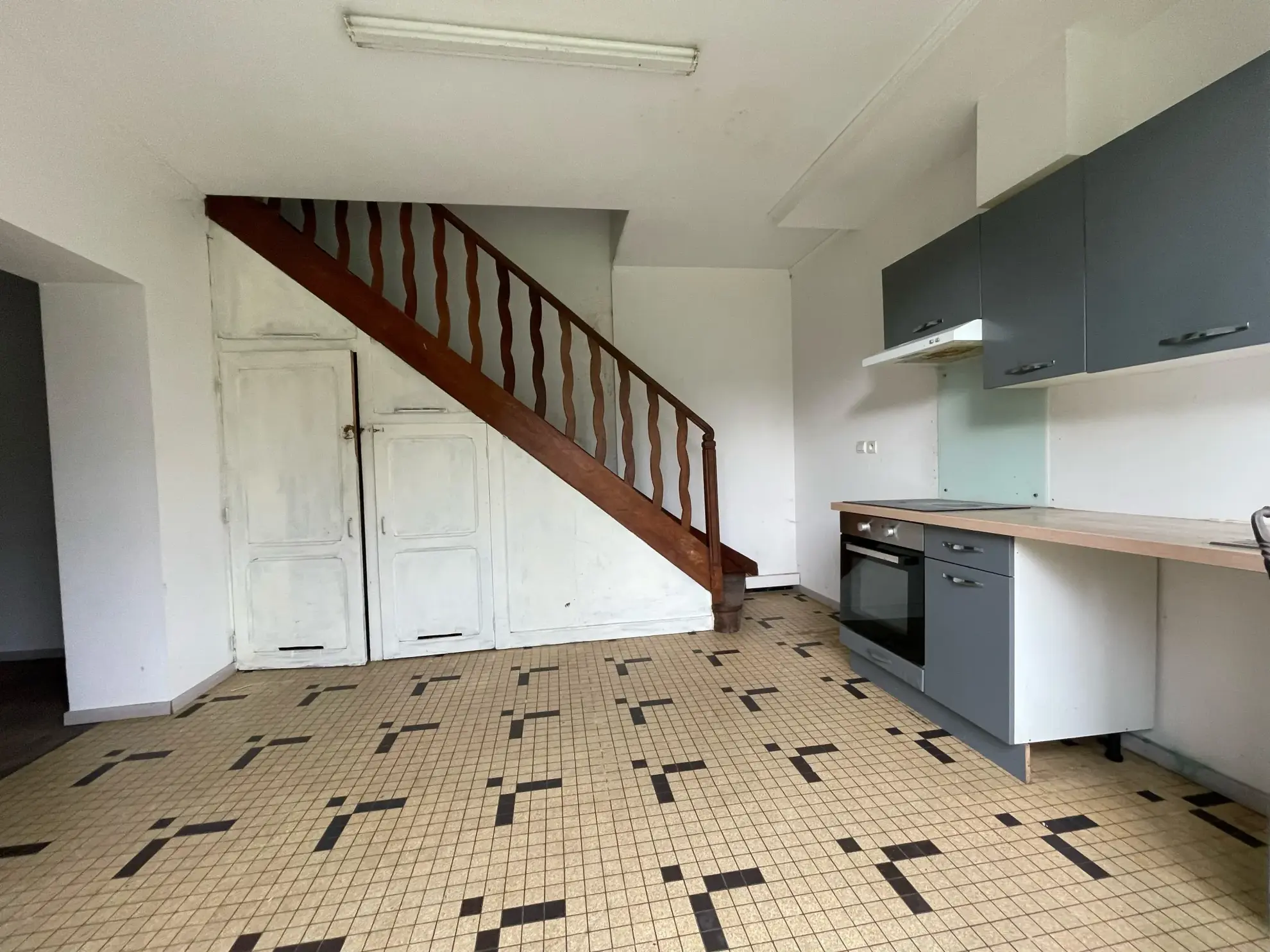 Maison à rénover de 120 m² avec jardin à Coutras, proche commodités 