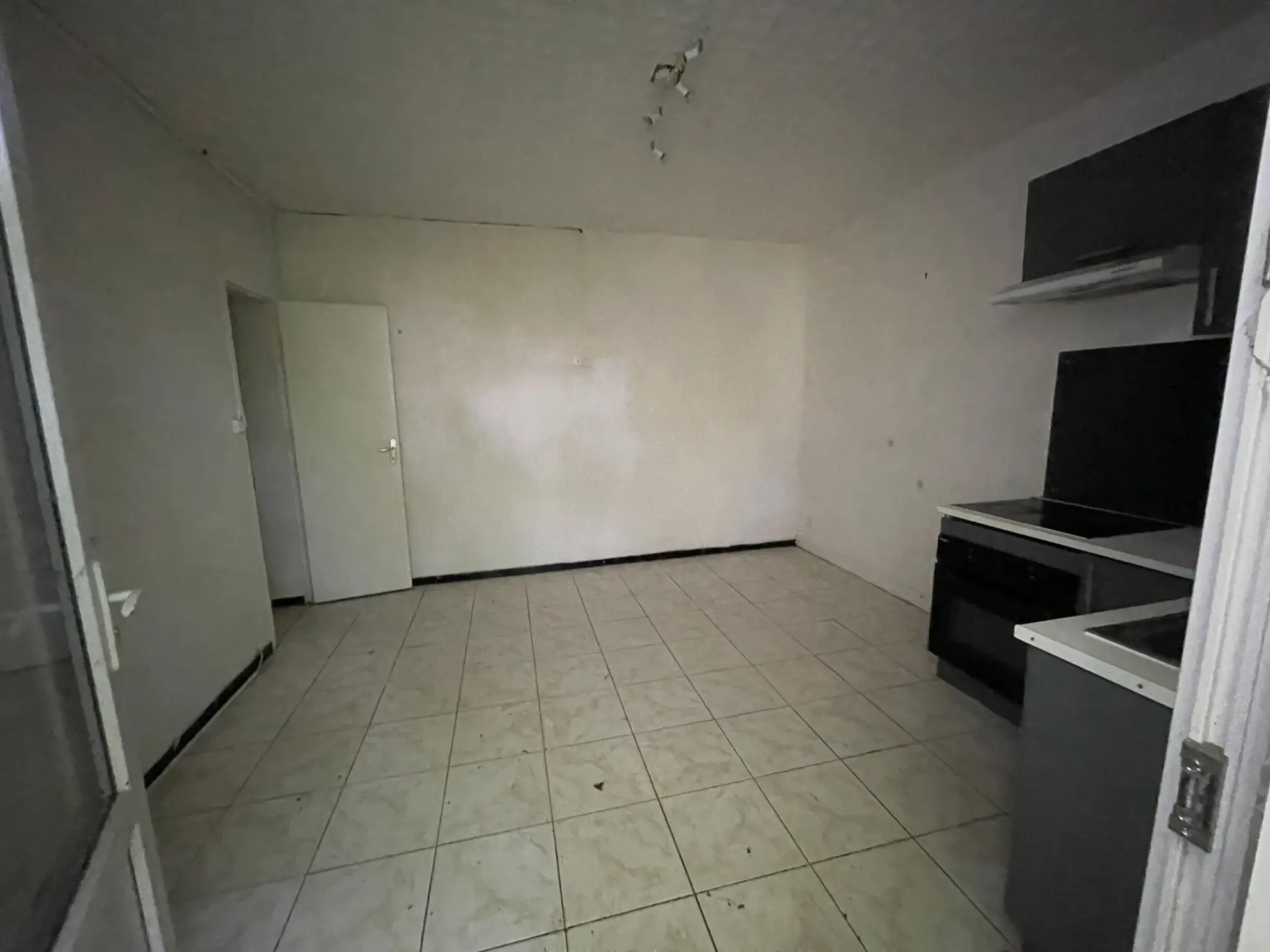 Maison à rénover de 120 m² avec jardin à Coutras, proche commodités 