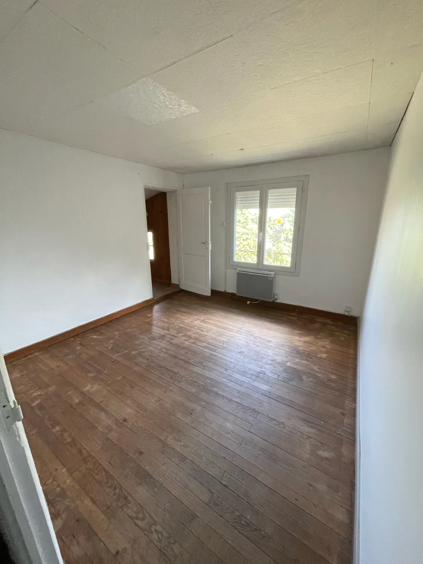 Maison à rénover de 120 m² avec jardin à Coutras, proche commodités 