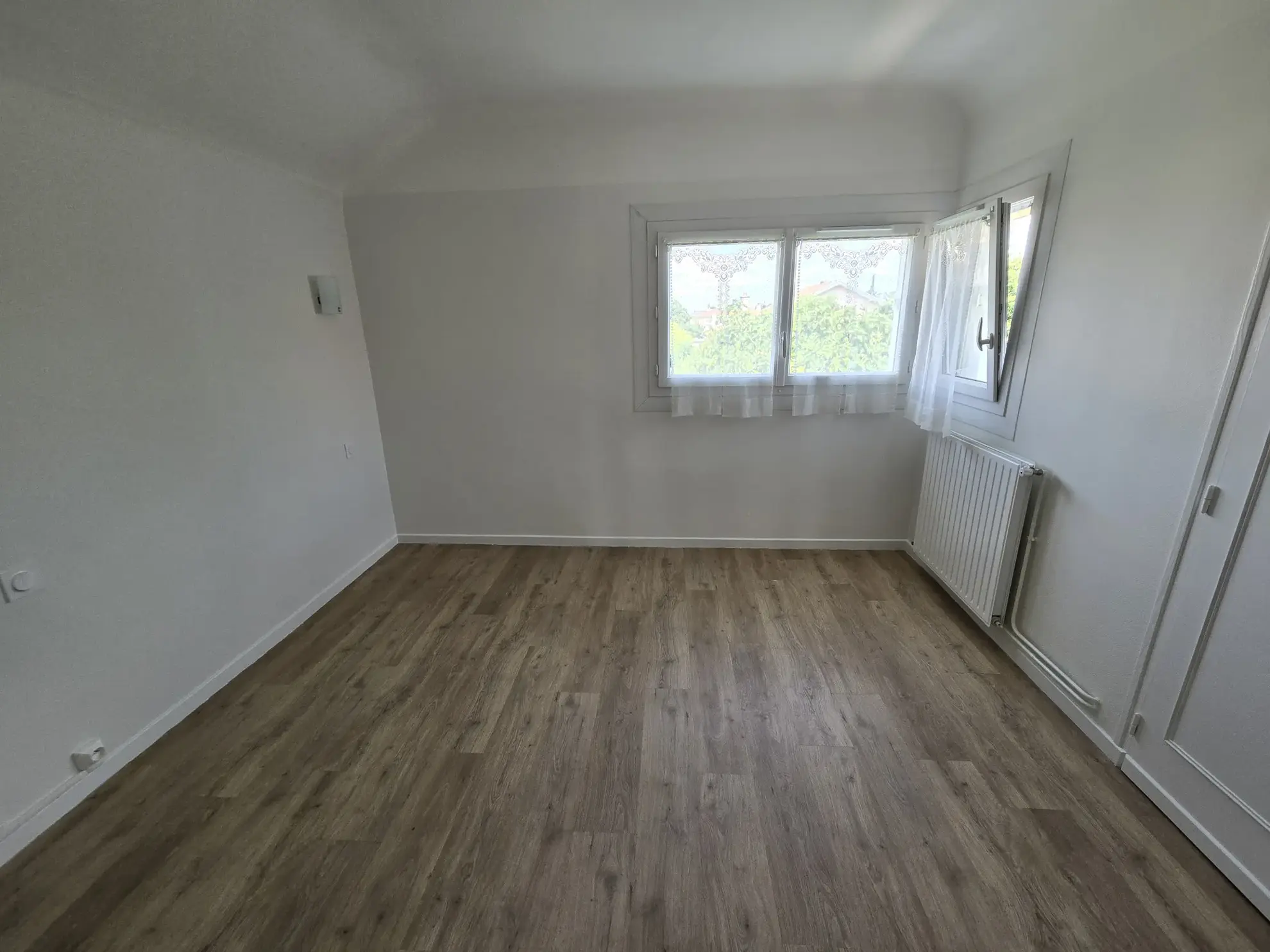 Maison 120m² avec 5 chambres à Tarbes, environnement calme et confortable 