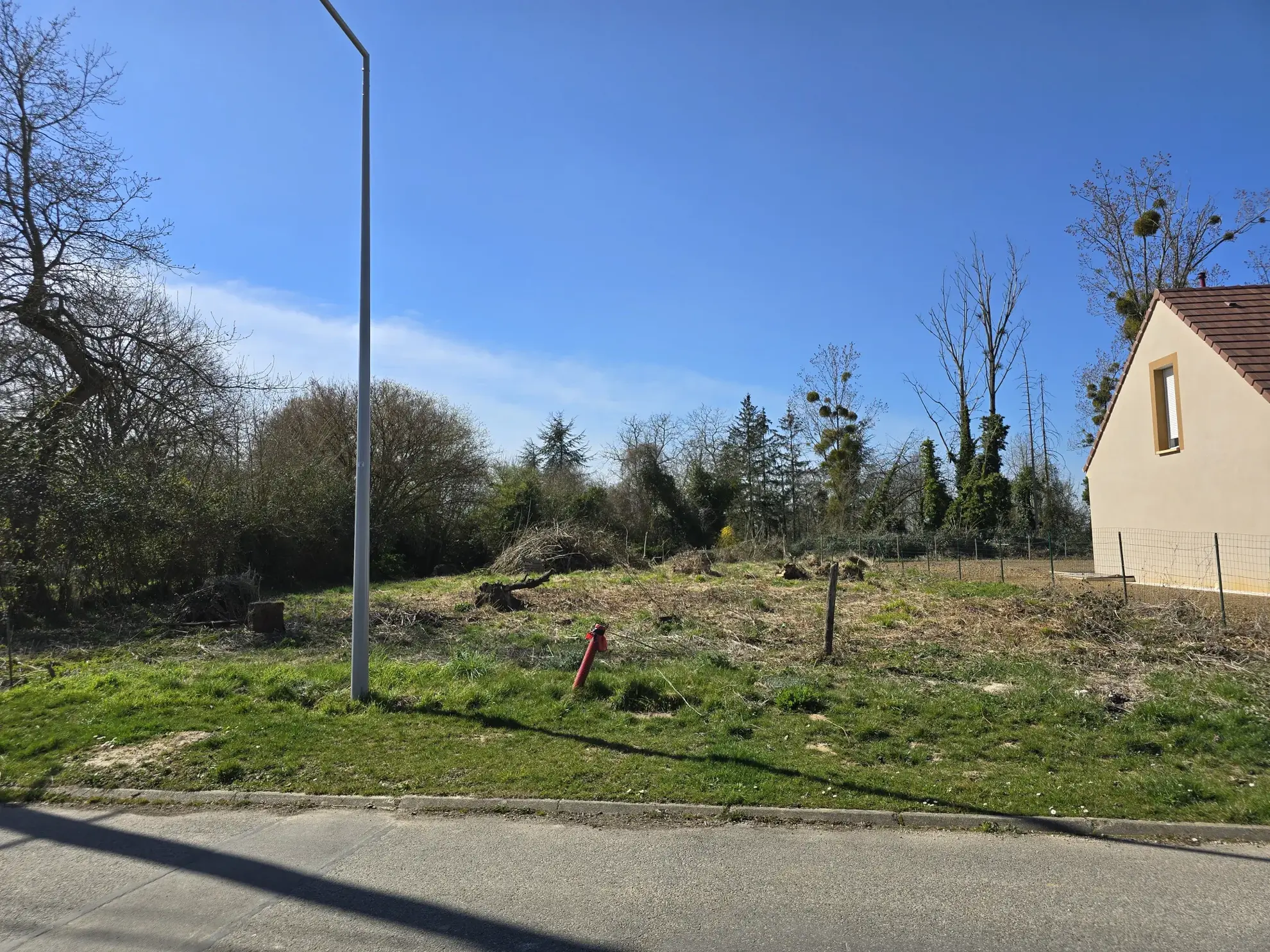 Terrain constructible de 900 m² à Beton-Bazoches en Seine-et-Marne 