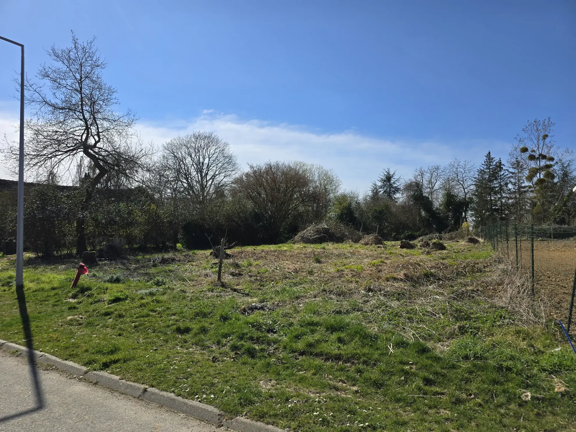 Terrain constructible de 900 m² à Beton-Bazoches en Seine-et-Marne