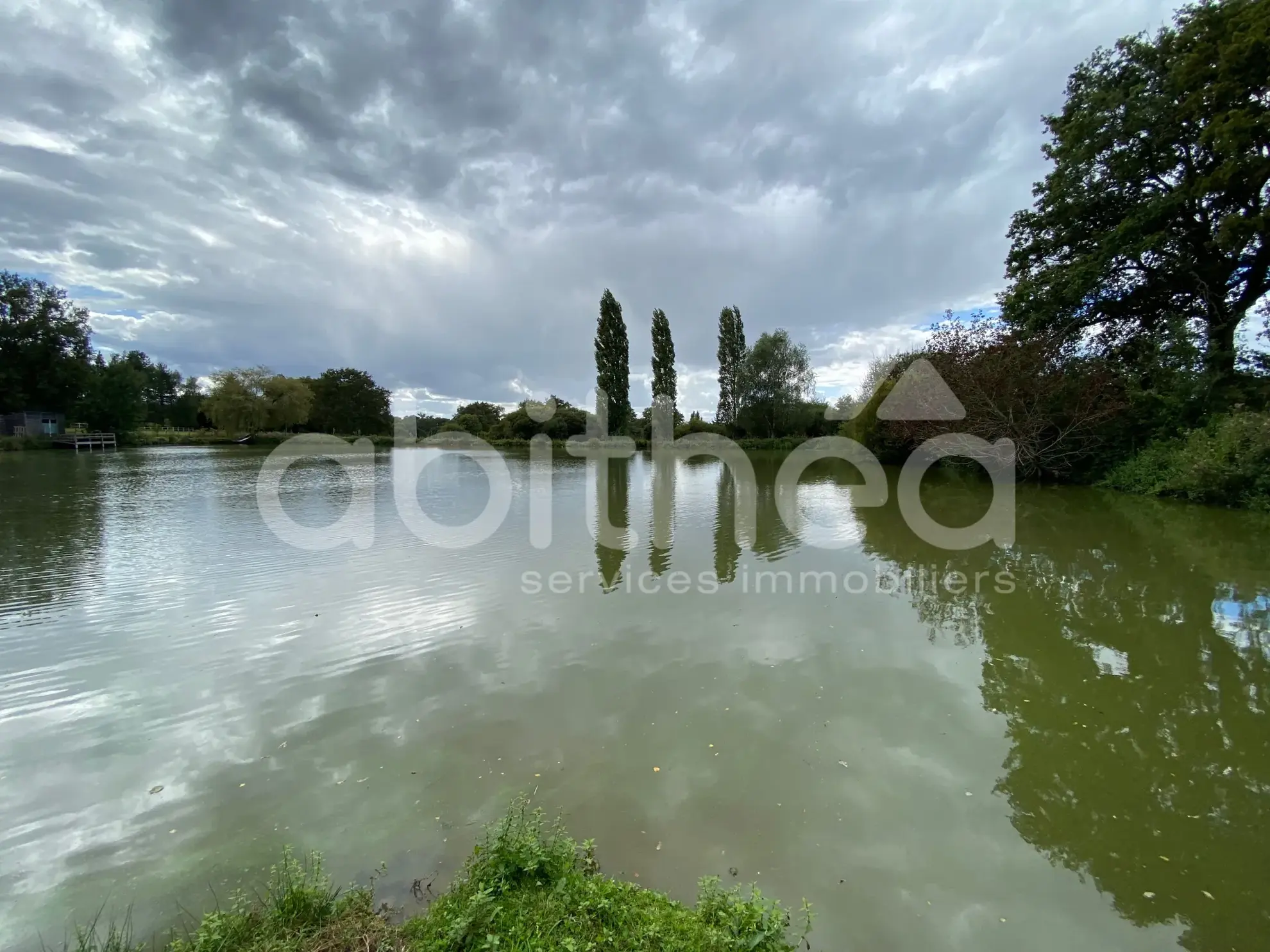 Terrain de loisirs avec deux étangs à Chabrac (16150) - Idéal pour la pêche et la détente 