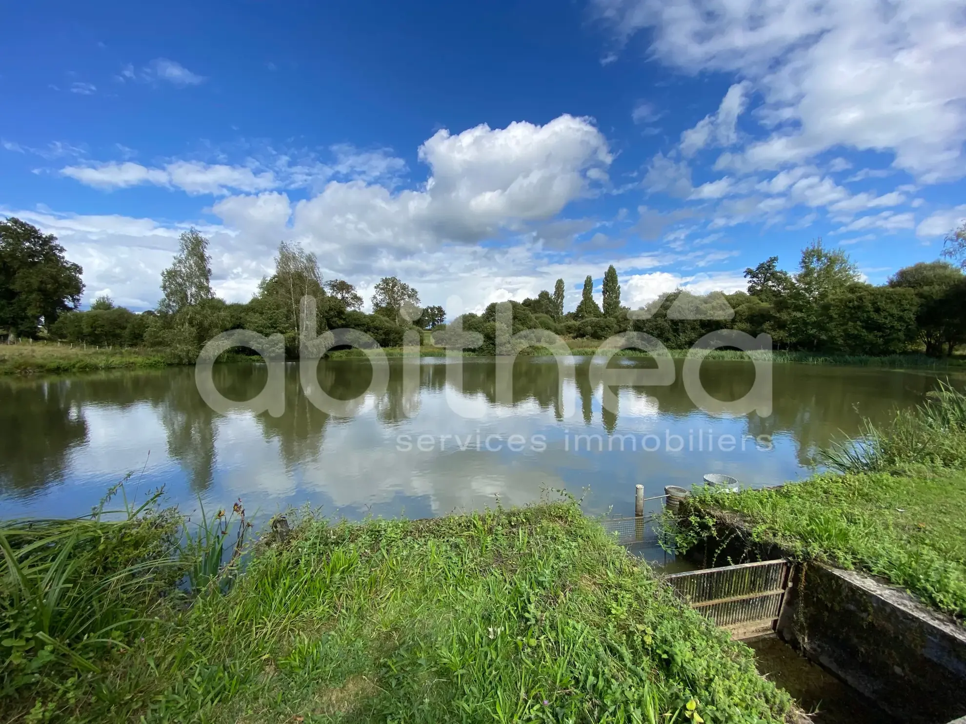 Terrain de loisirs avec deux étangs à Chabrac (16150) - Idéal pour la pêche et la détente