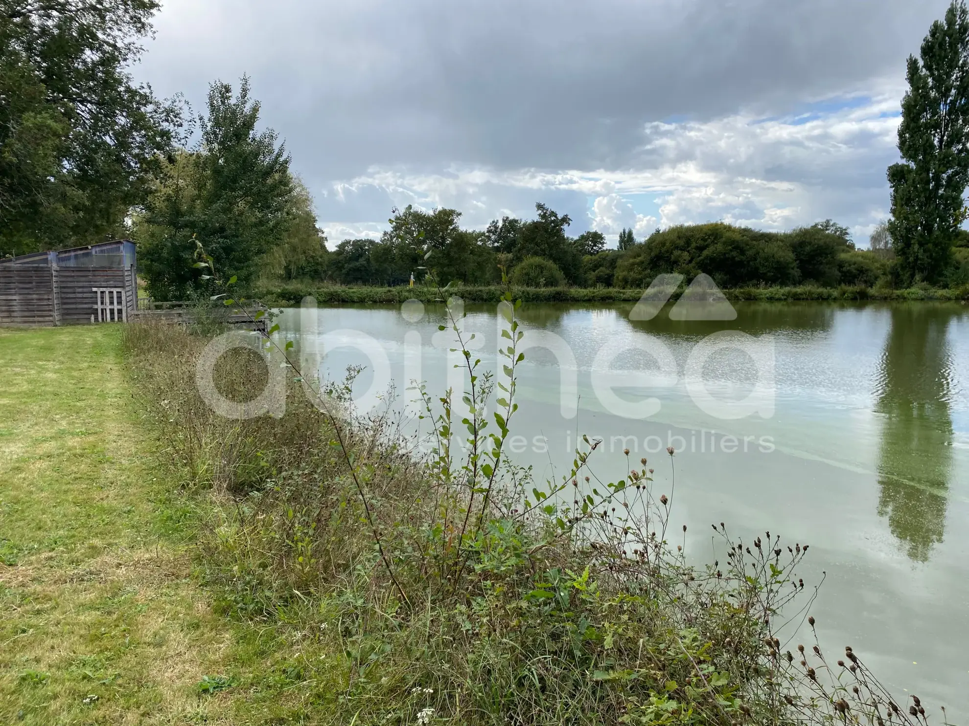 Terrain de loisirs avec deux étangs à Chabrac (16150) - Idéal pour la pêche et la détente 