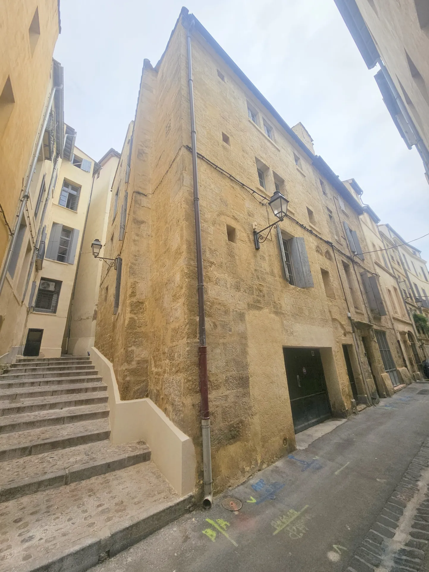 Appartement T2 lumineux de 55m² à Montpellier Écusson, proche de l'église Saint Anne