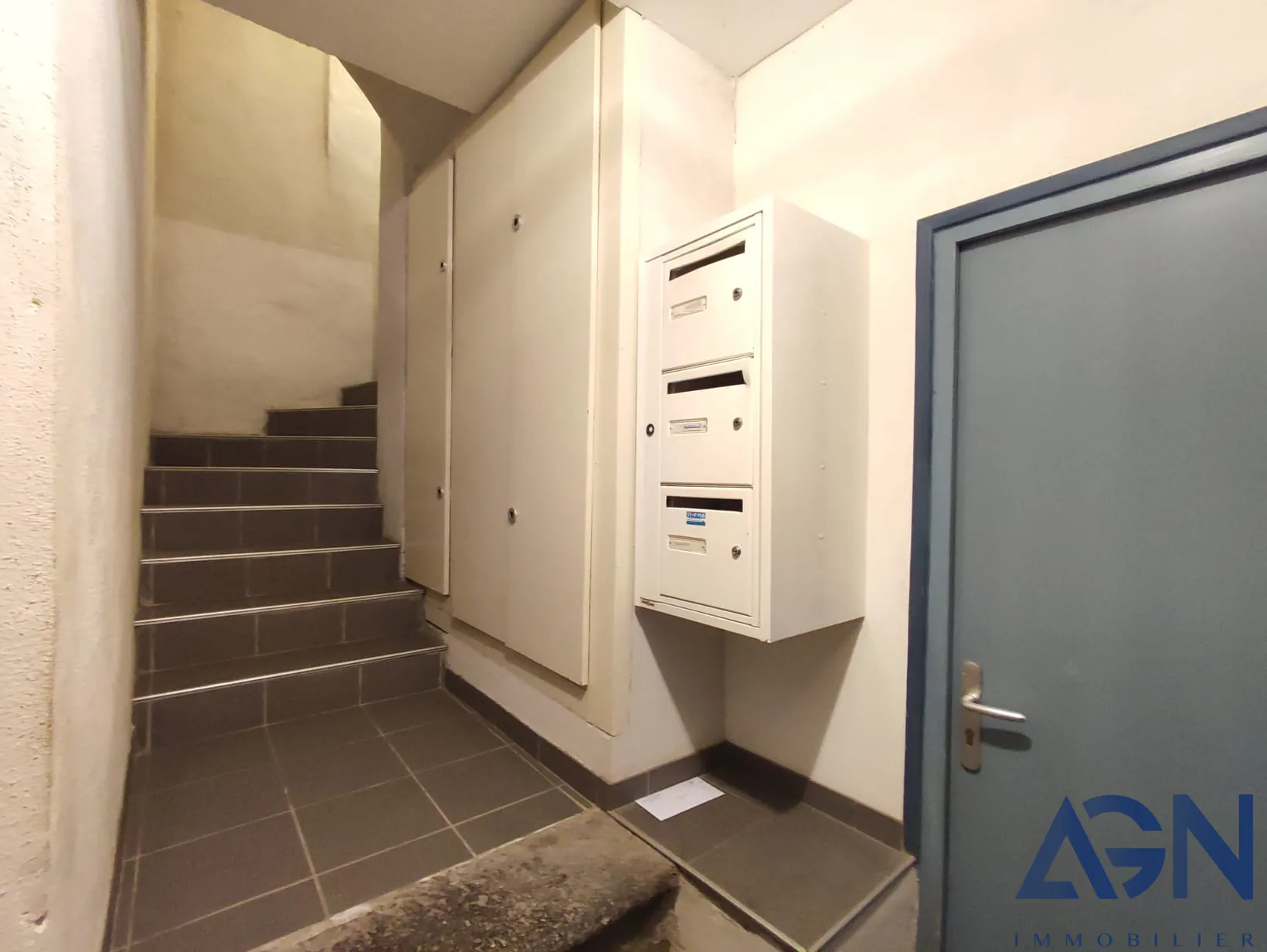 Immeuble de 120 m² à vendre à Agde avec 3 appartements loués et garage 