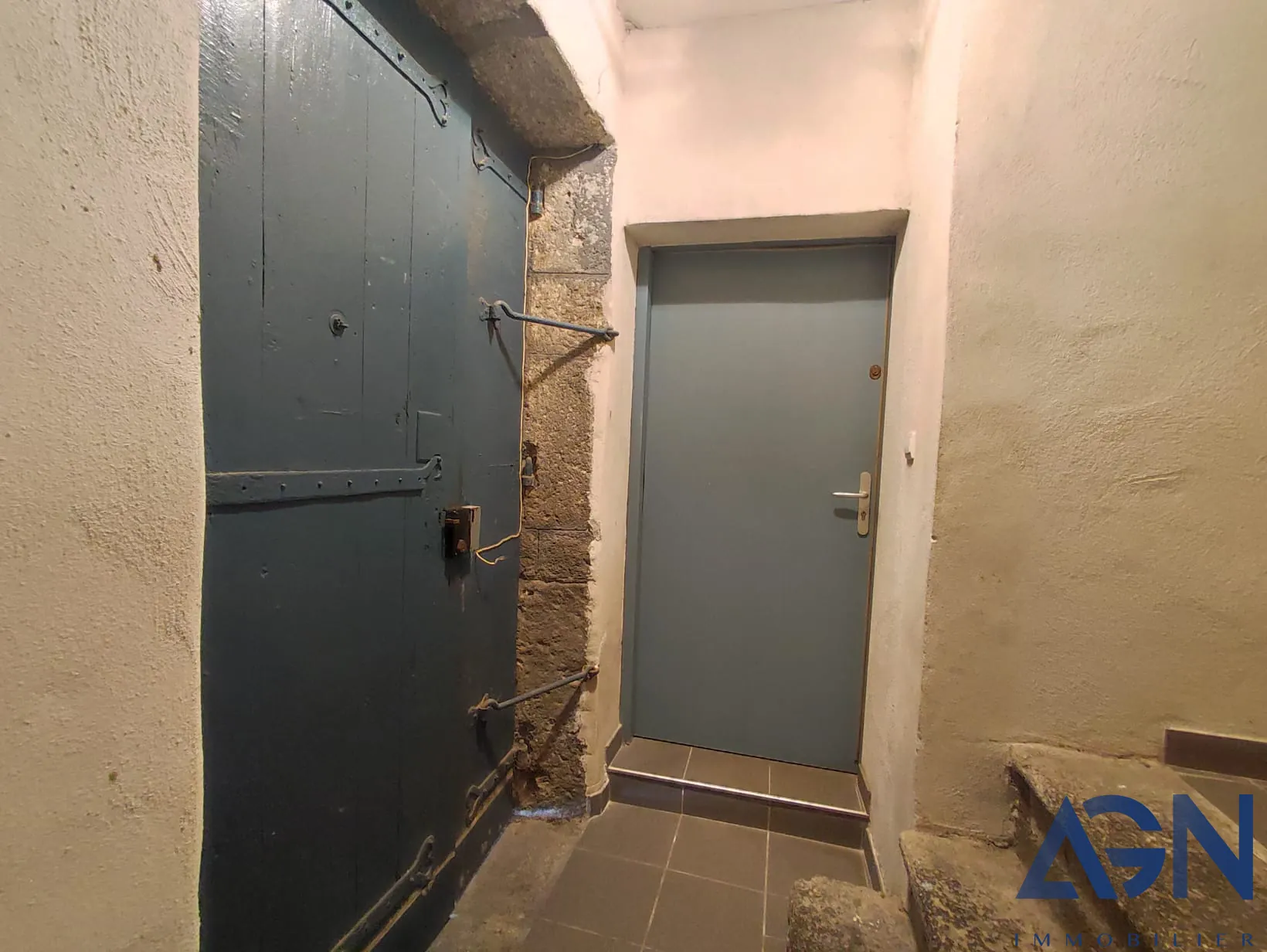 Immeuble de 120 m² à vendre à Agde avec 3 appartements loués et garage 