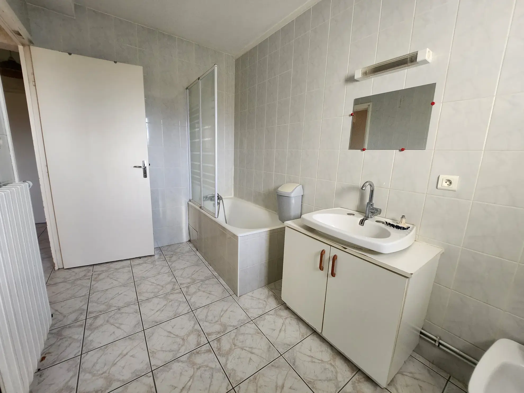 Ensemble immobilier avec deux maisons à Nalliers, piscine et garage près de La Rochelle 