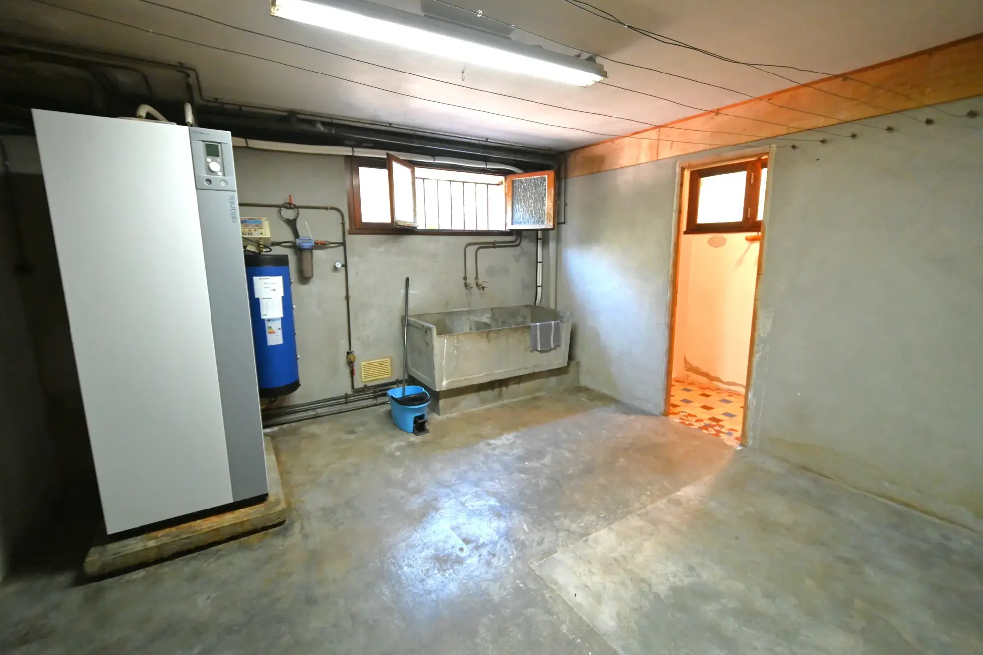 Maison spacieuse de 120 m² à Grépiac avec grand terrain et possibilités d'aménagement intérieur 