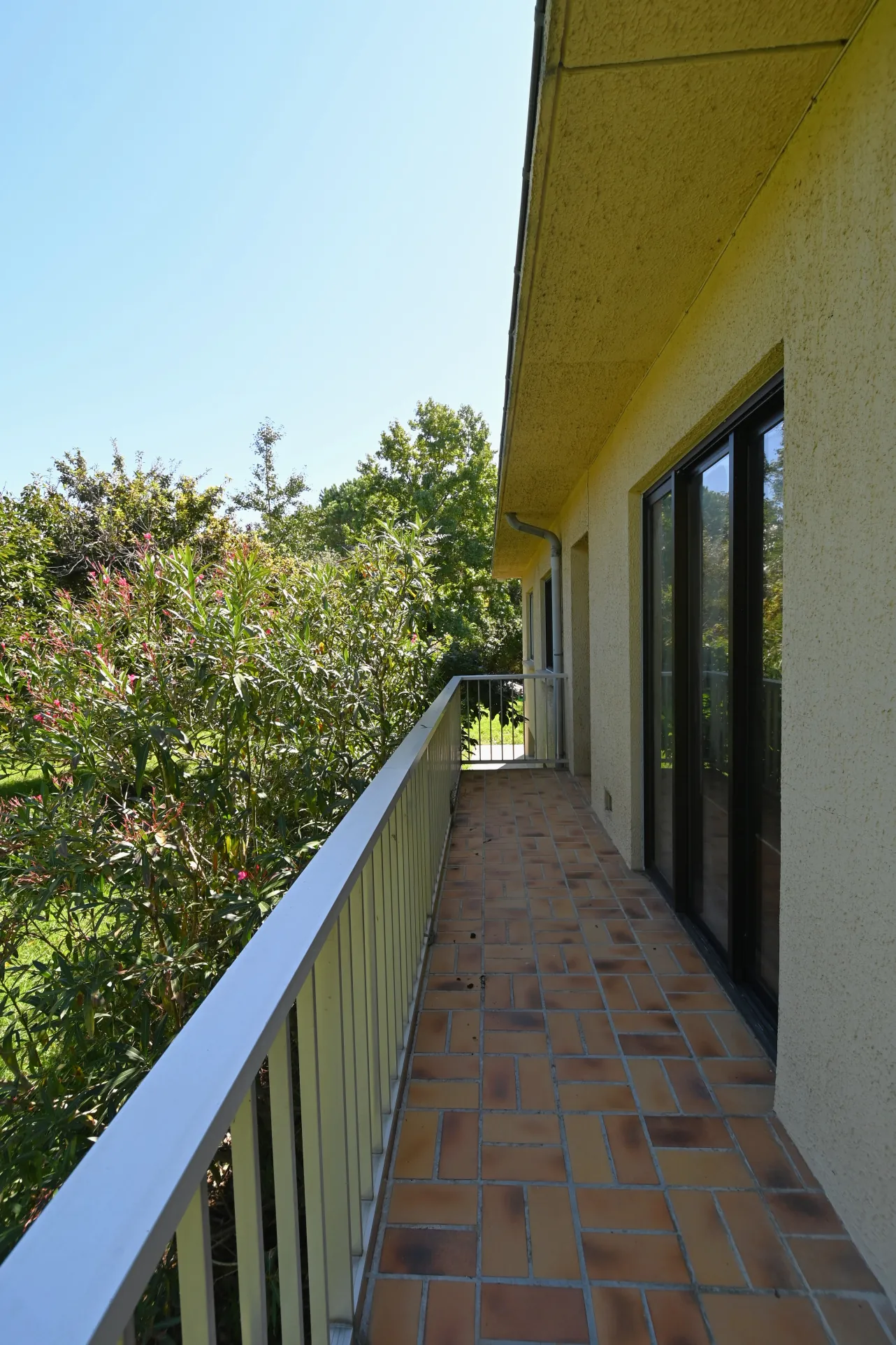 Maison spacieuse de 120 m² à Grépiac avec grand terrain et possibilités d'aménagement intérieur 