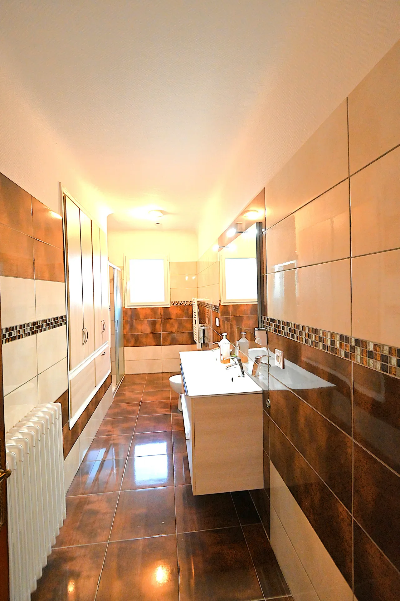 Maison spacieuse de 120 m² à Grépiac avec grand terrain et possibilités d'aménagement intérieur 