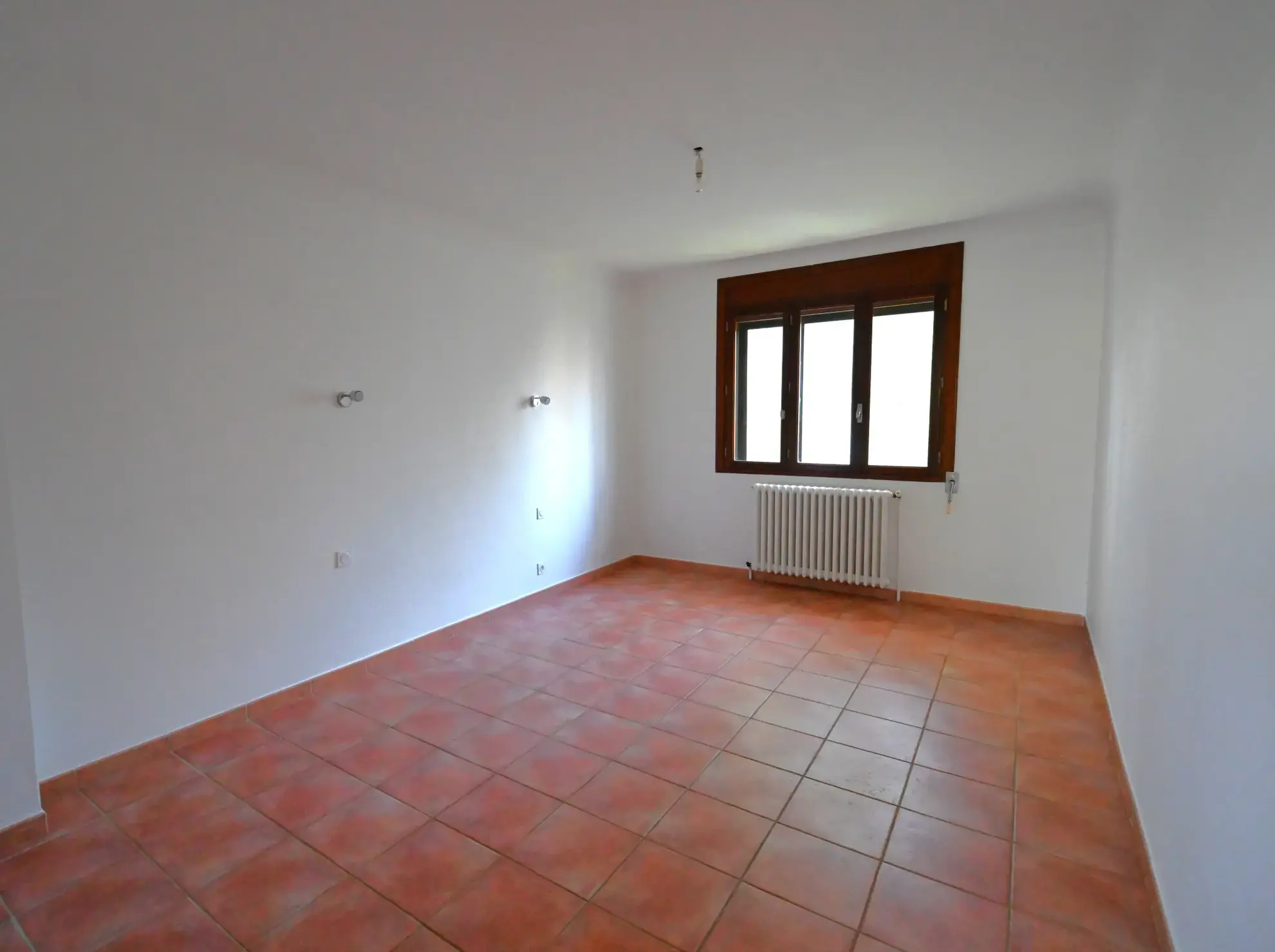 Maison spacieuse de 120 m² à Grépiac avec grand terrain et possibilités d'aménagement intérieur 