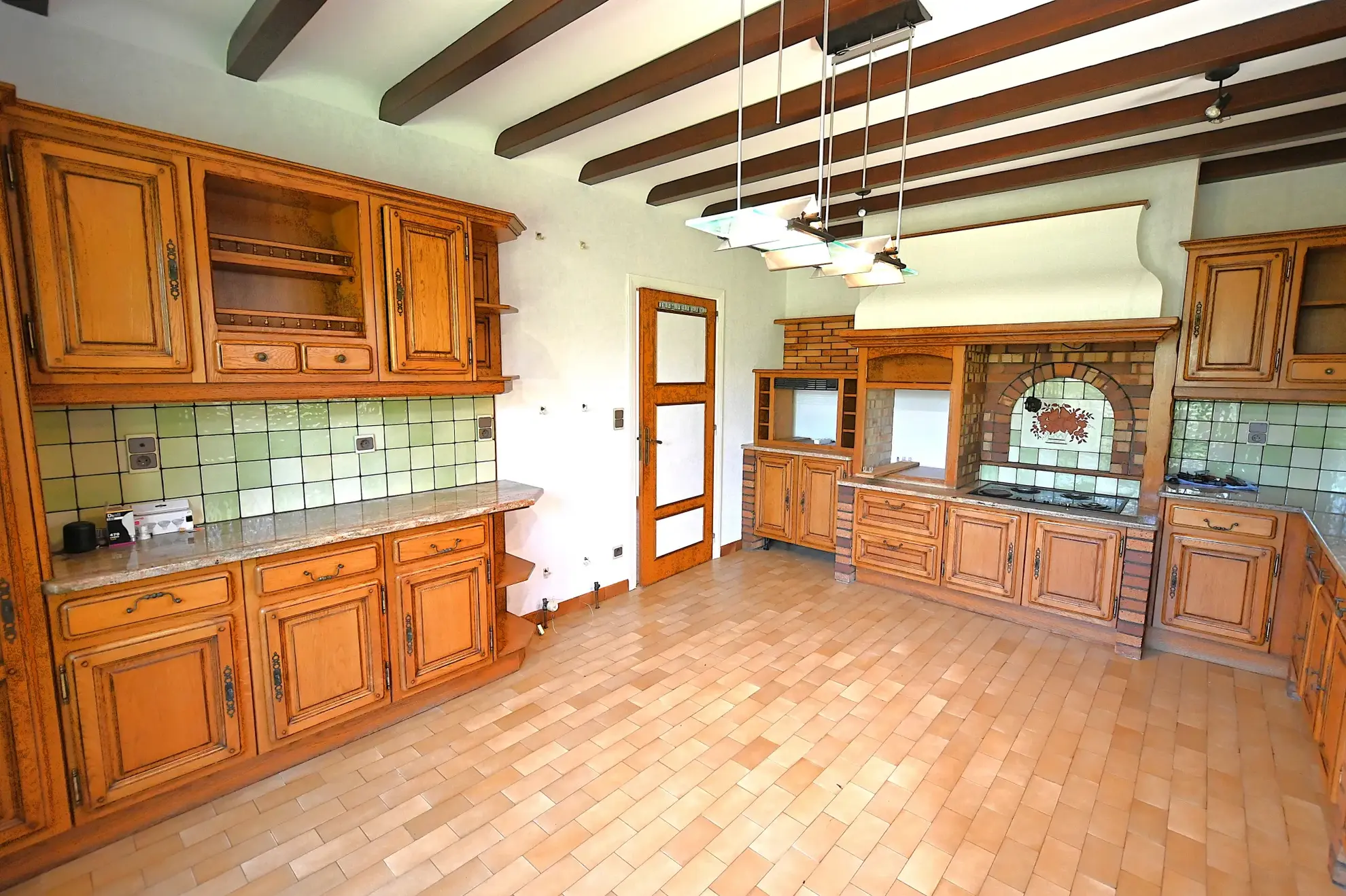 Maison spacieuse de 120 m² à Grépiac avec grand terrain et possibilités d'aménagement intérieur 