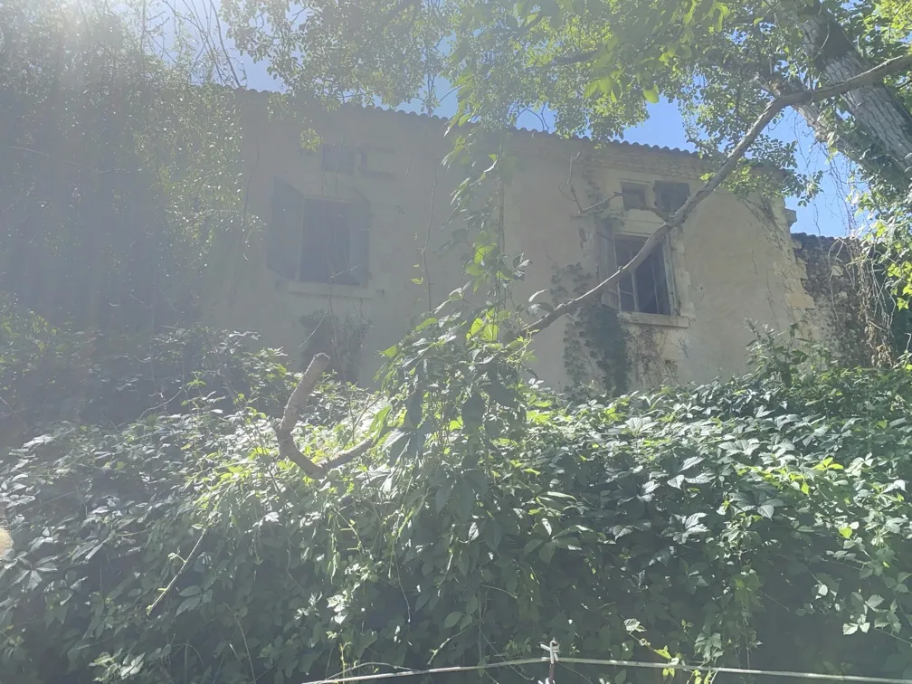 Ferme avec dépendances et terrain de 34 hectares en Dordogne à restaurer 