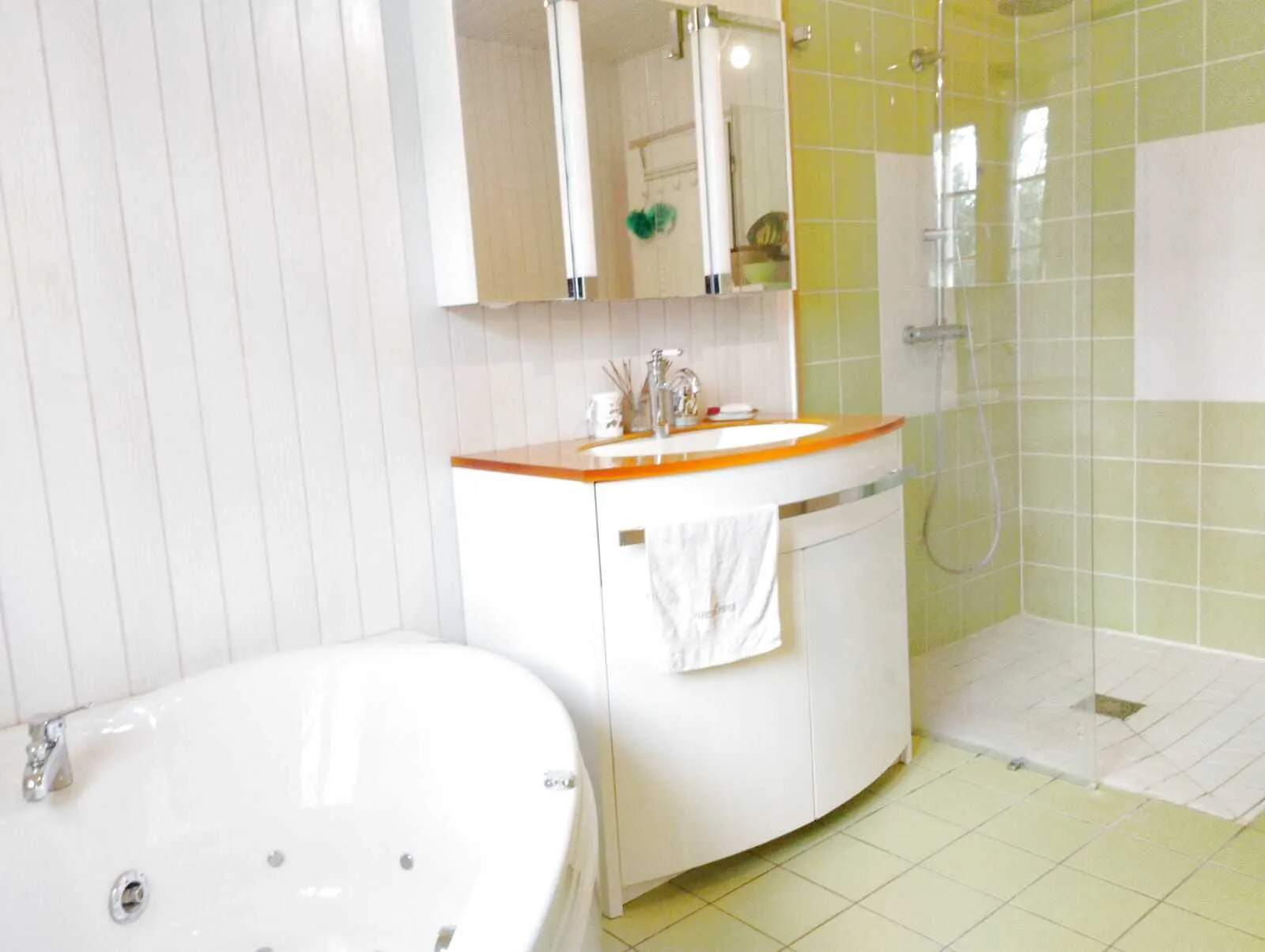 Maison écologique de plain-pied avec 3 chambres à Cazals, secteur calme et proche des commodités 