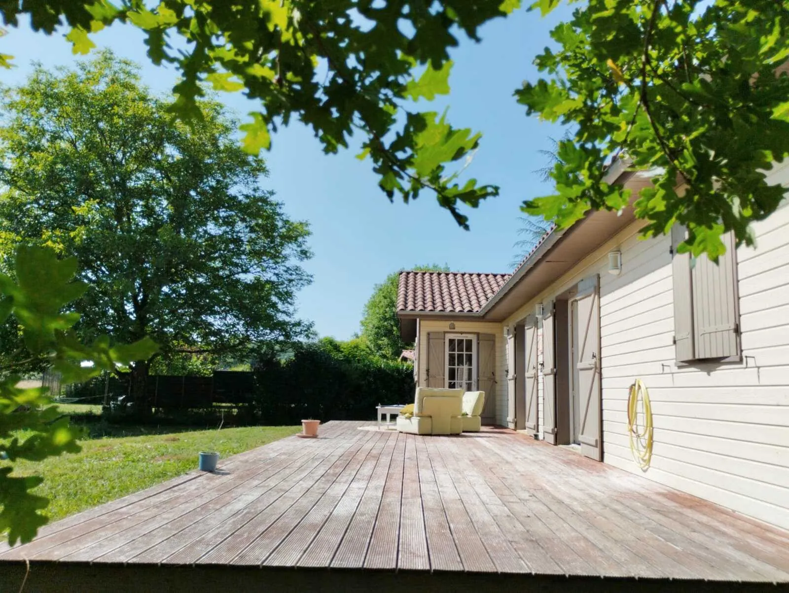Maison écologique de plain-pied avec 3 chambres à Cazals, secteur calme et proche des commodités 