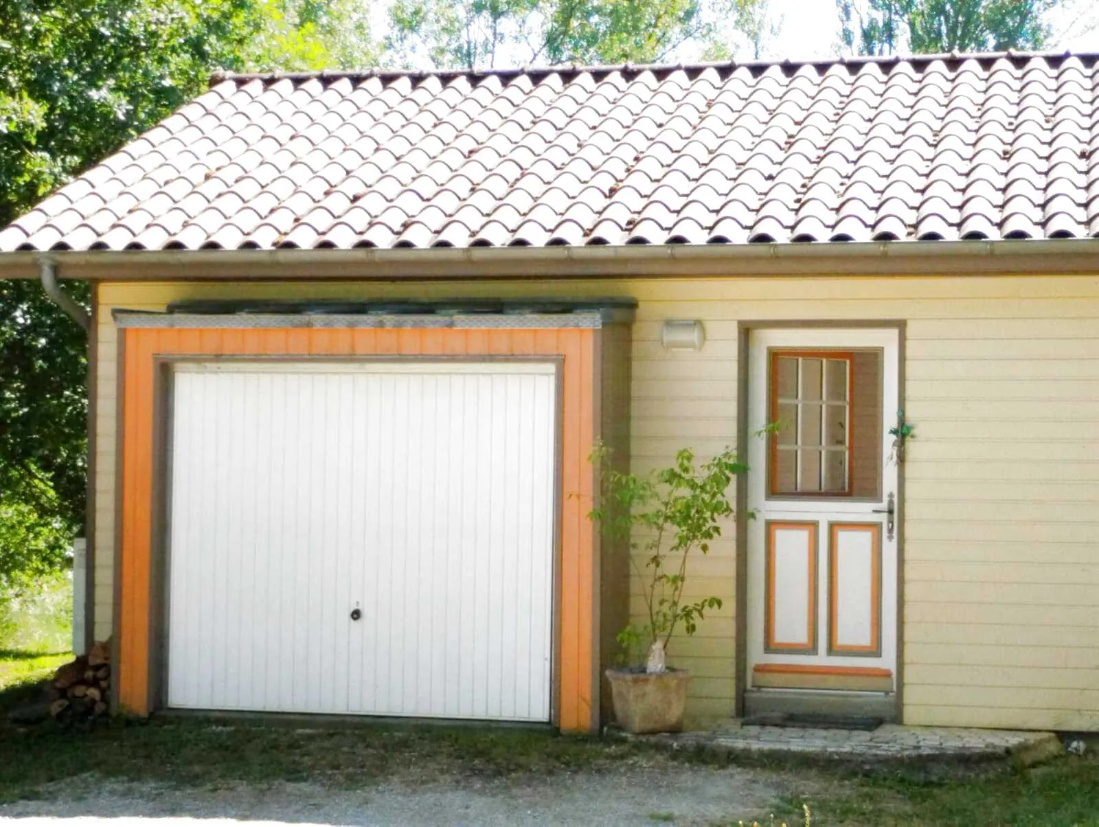 Maison écologique de plain-pied avec 3 chambres à Cazals, secteur calme et proche des commodités 