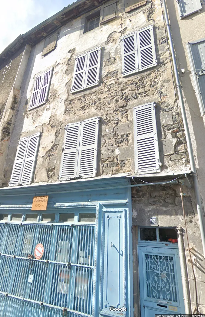 Immeuble de 169m² à vendre à Saint-Flour pour 35 200 €