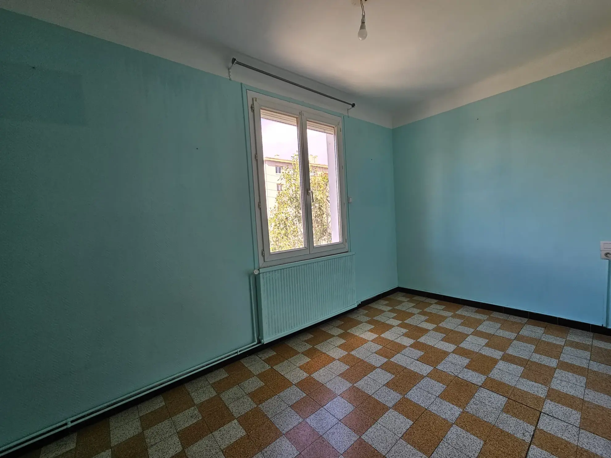 Maison T4 à vendre à Carcassonne avec jardin, proche du centre-ville 