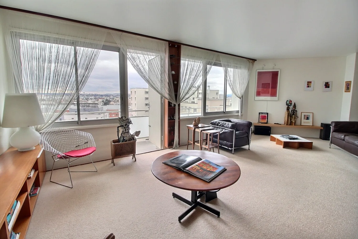 Appartement T3 lumineux avec deux balcons à Lyon 8, proche métro