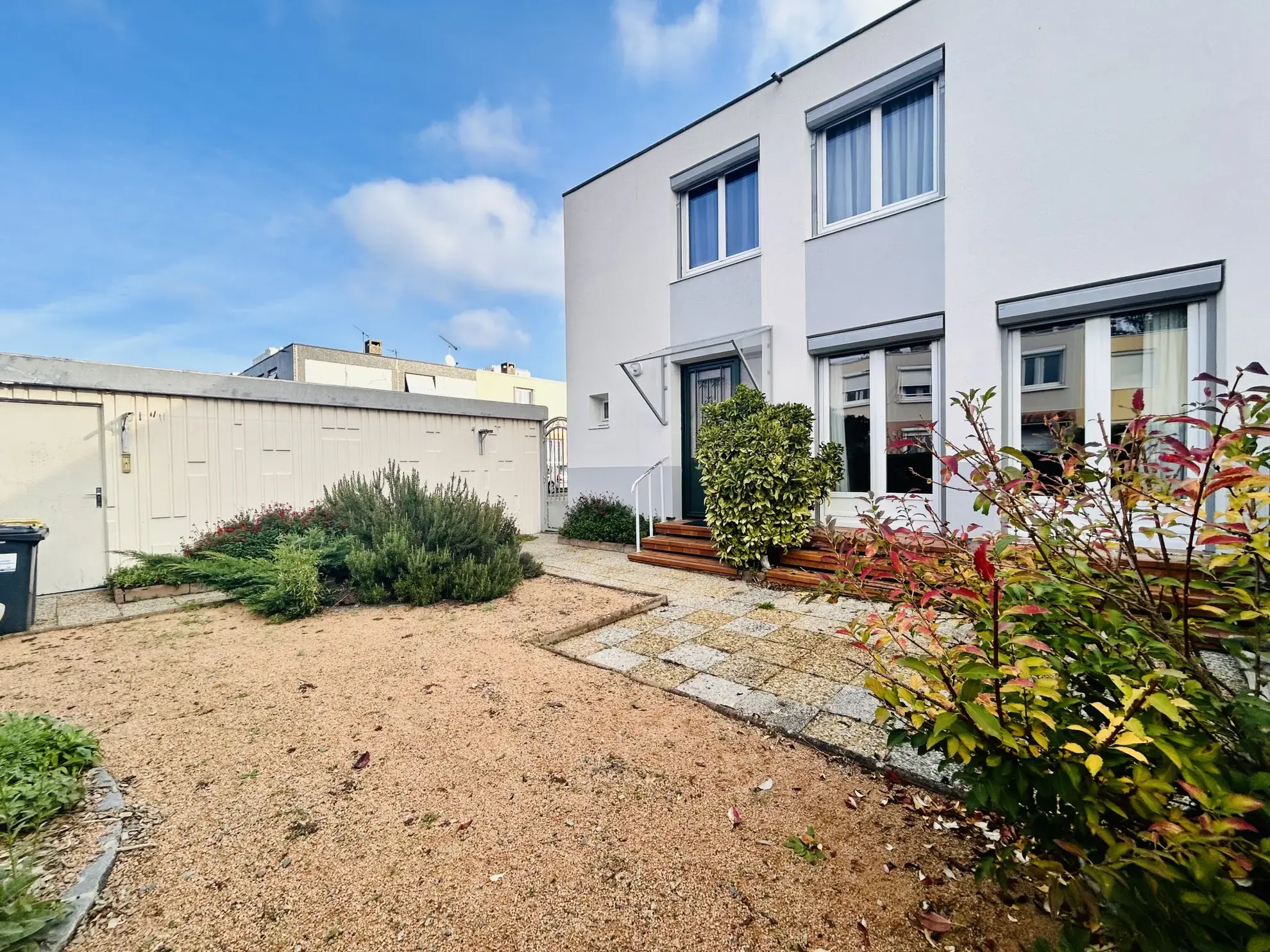 Maison à vendre de 105 m² à Clermont-Ferrand dans le quartier Les Vergnes avec jardin exposé ouest 