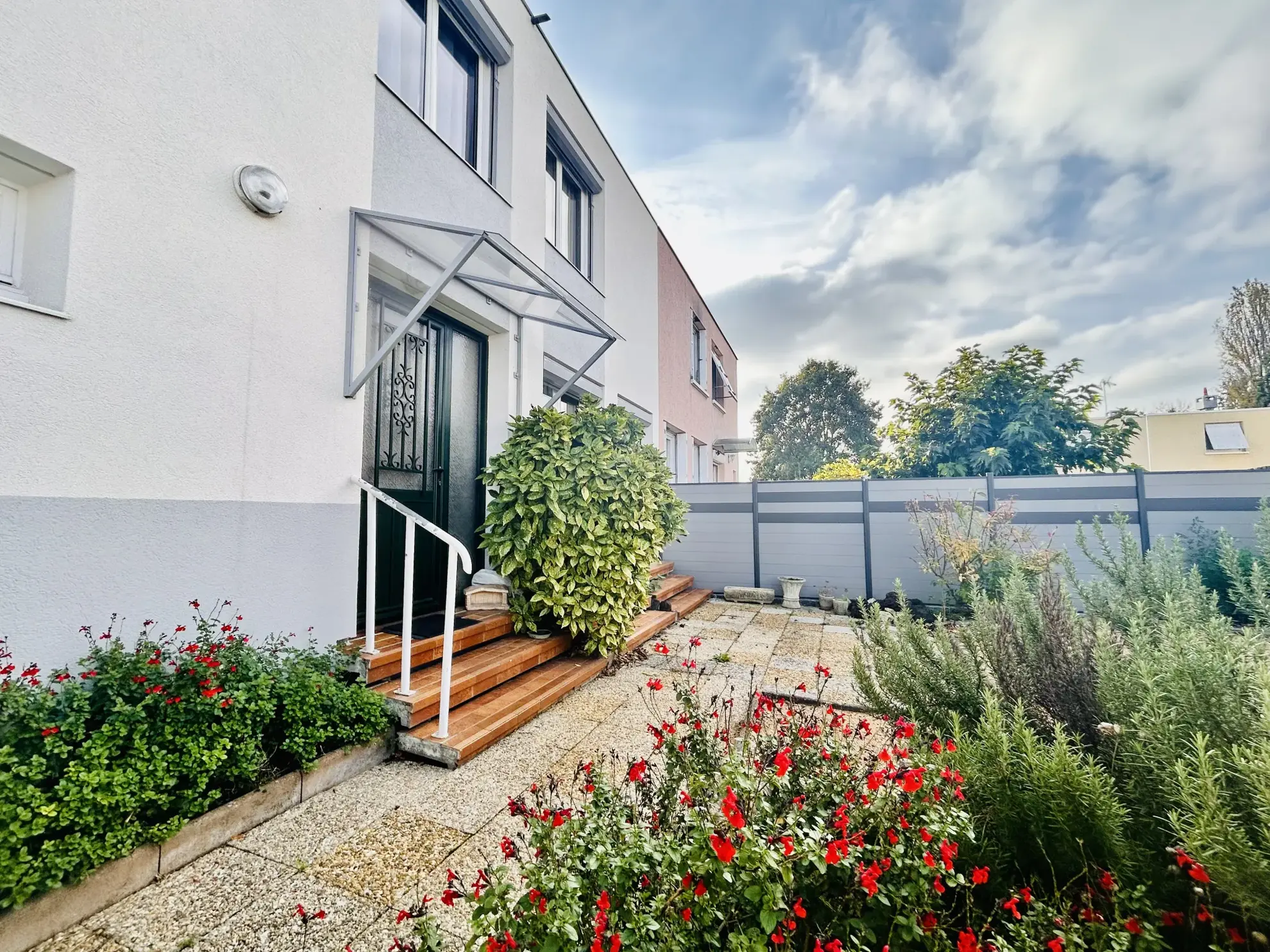 Maison à vendre de 105 m² à Clermont-Ferrand dans le quartier Les Vergnes avec jardin exposé ouest 