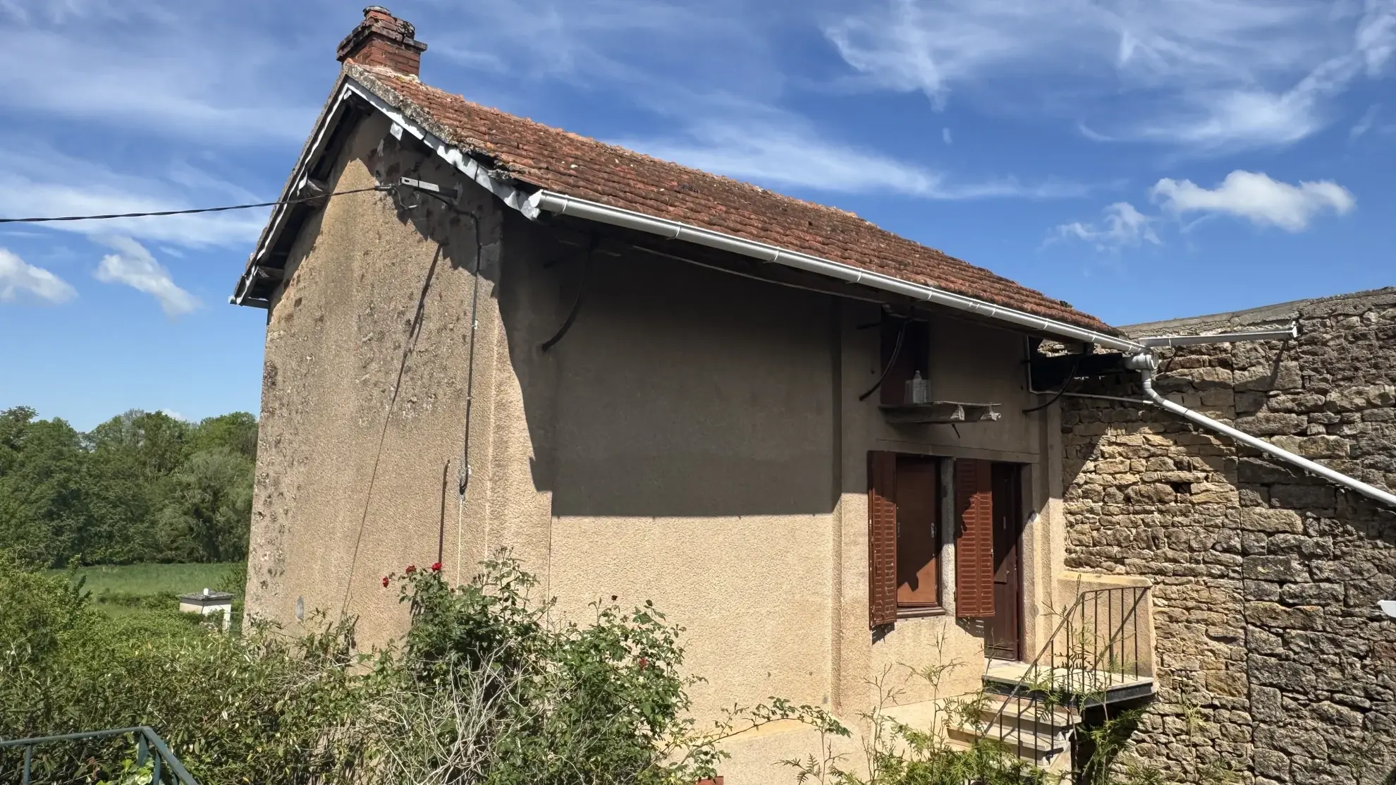 Maison avec dépendance et jardin à Guillon (89) – Résidence ou investissement 