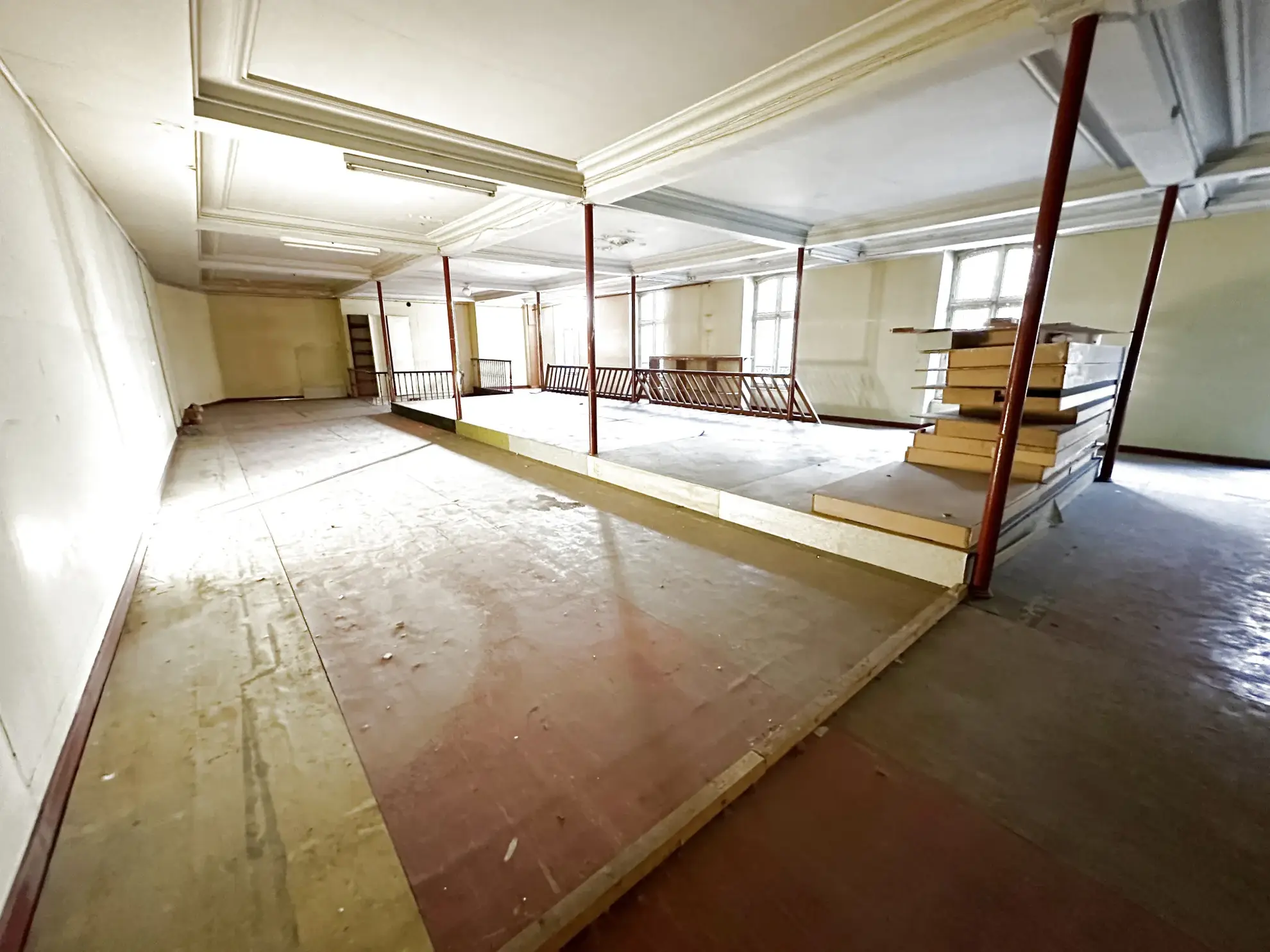 Investissement immobilier à Saint-Flour : trois plateaux à rénover pour 600 m²