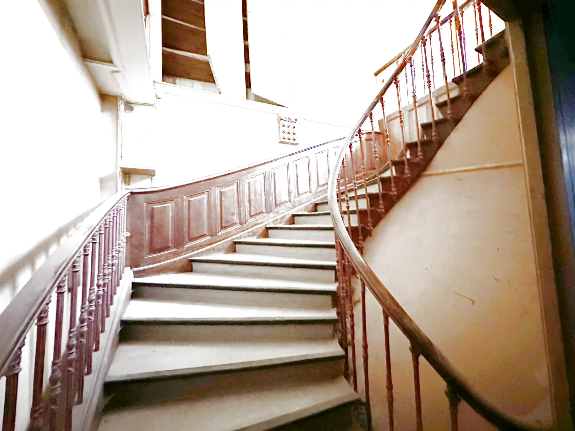 Investissement immobilier à Saint-Flour : trois plateaux à rénover pour 600 m² 