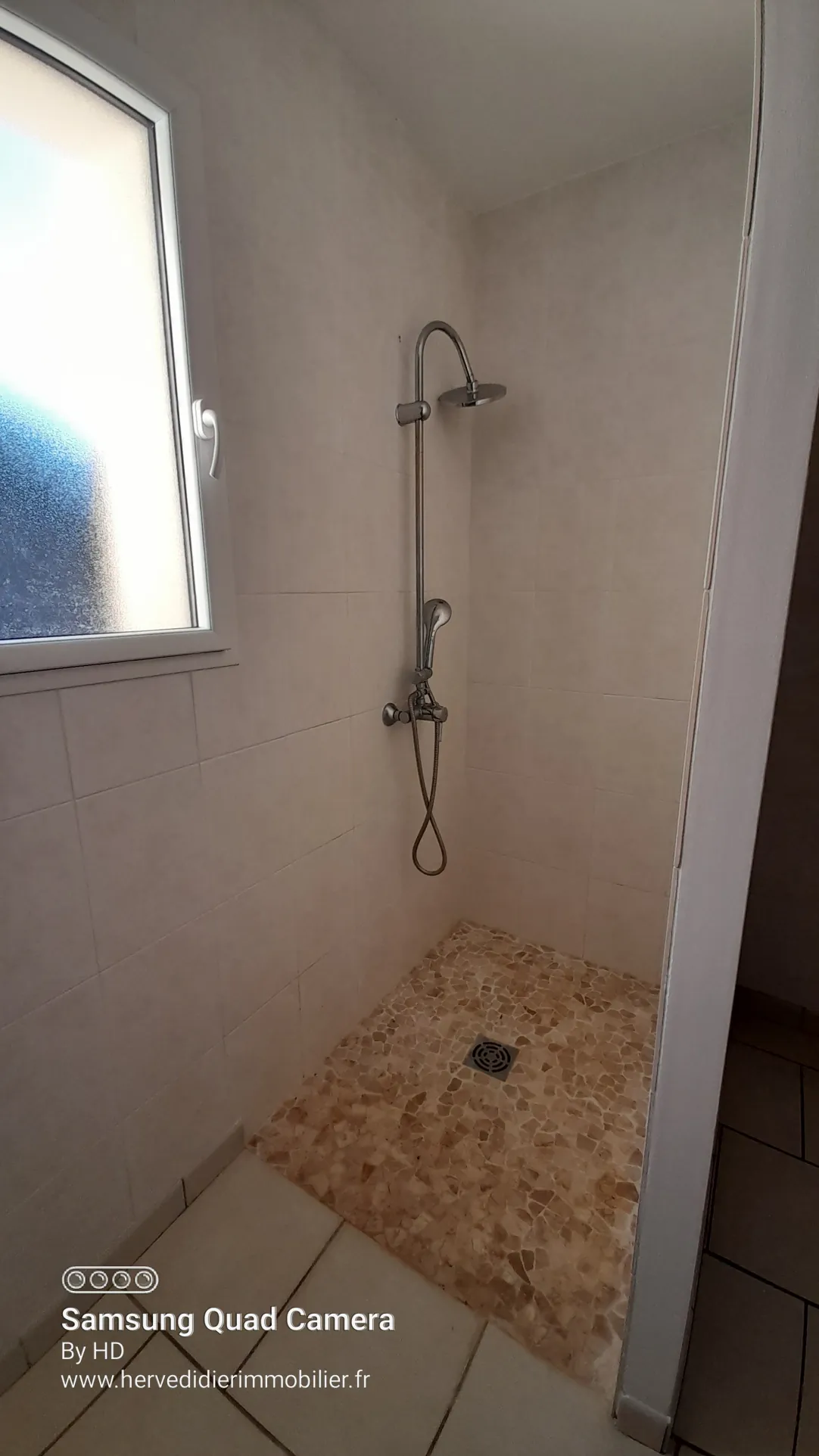 Maison contemporaine à Clermont-Créans (72200) avec grand terrain et belle isolation 